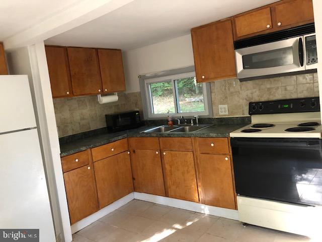 LAKE JACKSON - Residential Lease