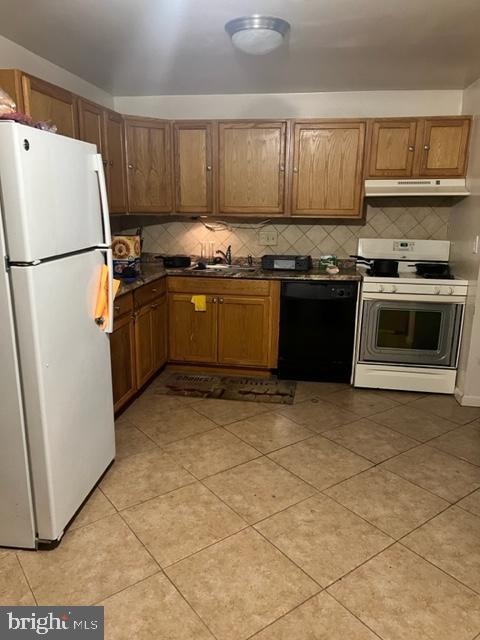 HUNTLEY SQUARE CONDOMINIUMS - Residential