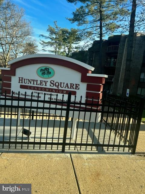 HUNTLEY SQUARE CONDOMINIUMS - Residential