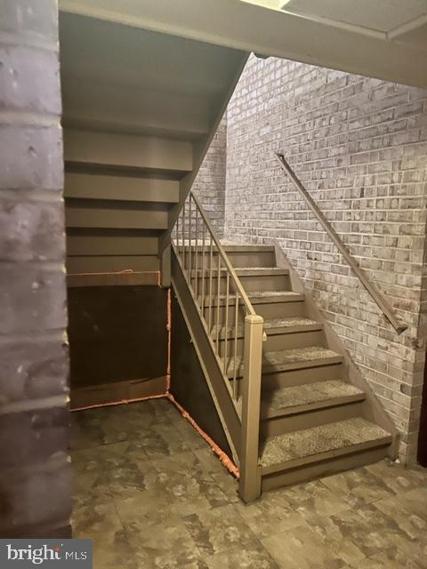 HUNTLEY SQUARE CONDOMINIUMS - Residential