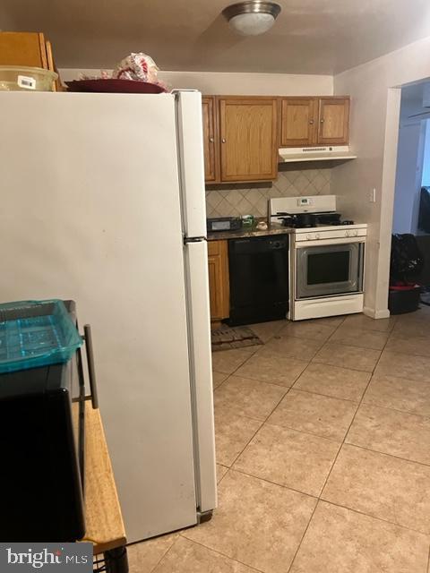 HUNTLEY SQUARE CONDOMINIUMS - Residential