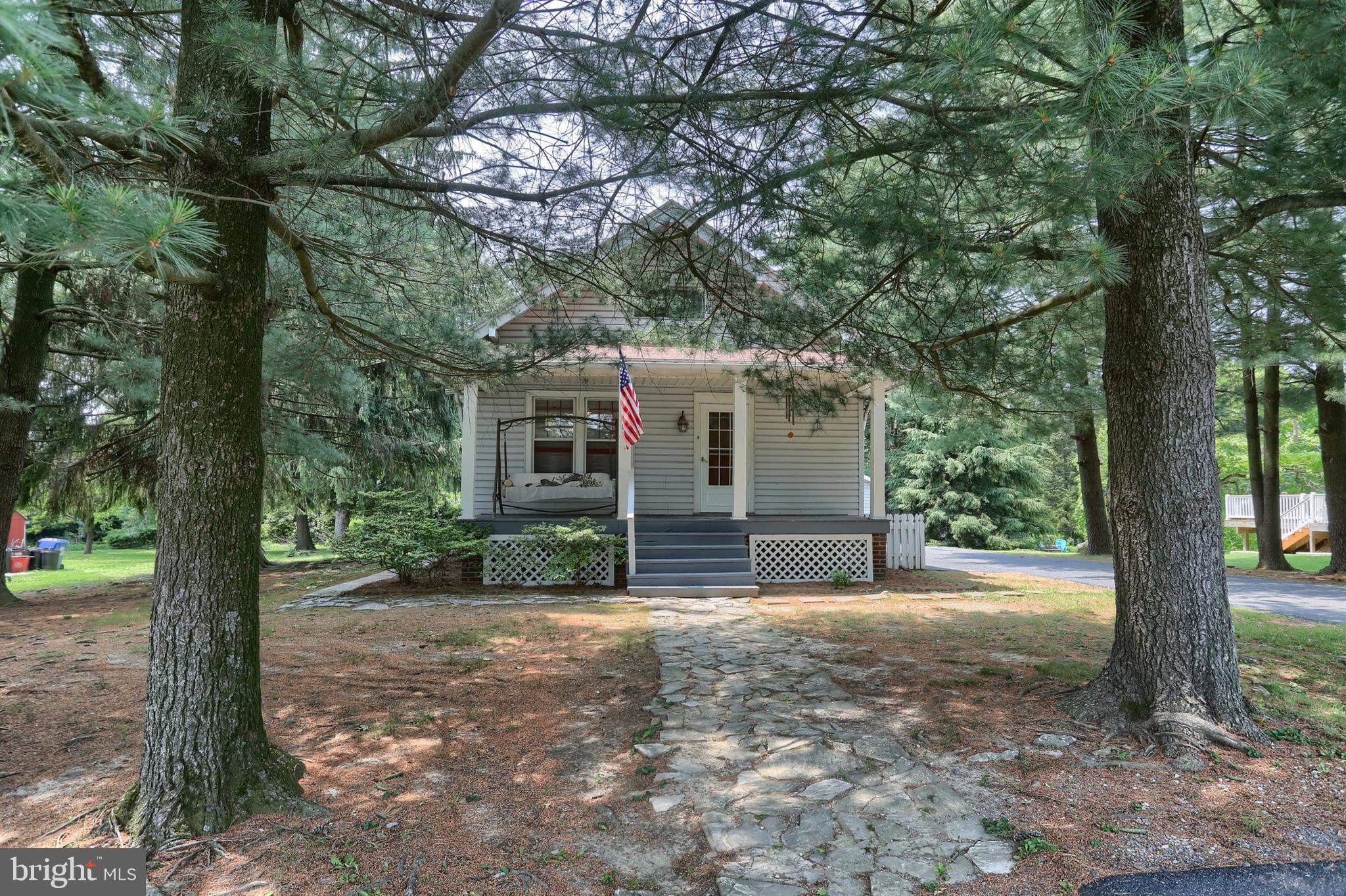 402 DAVIS STREET