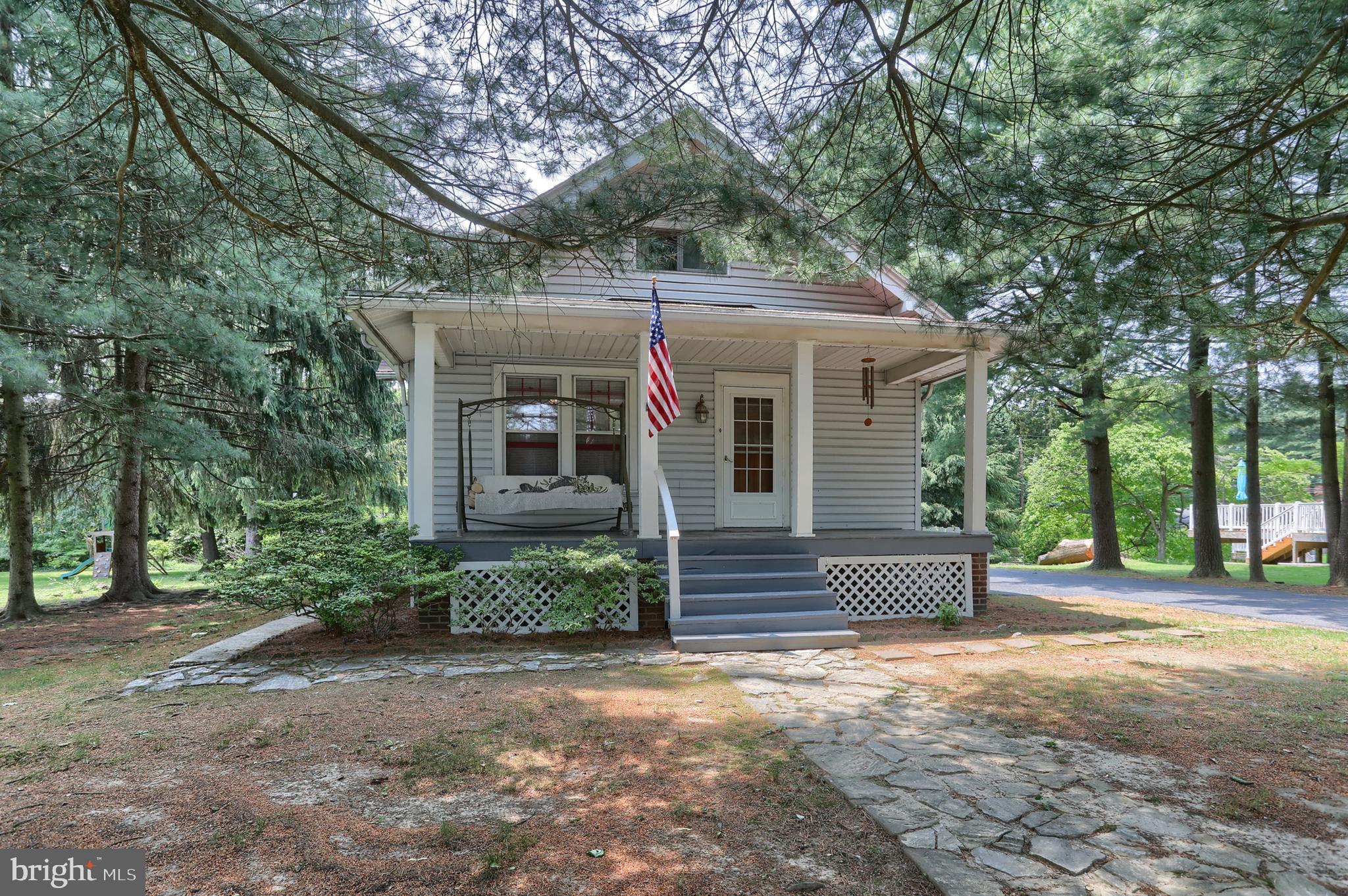 402 DAVIS STREET