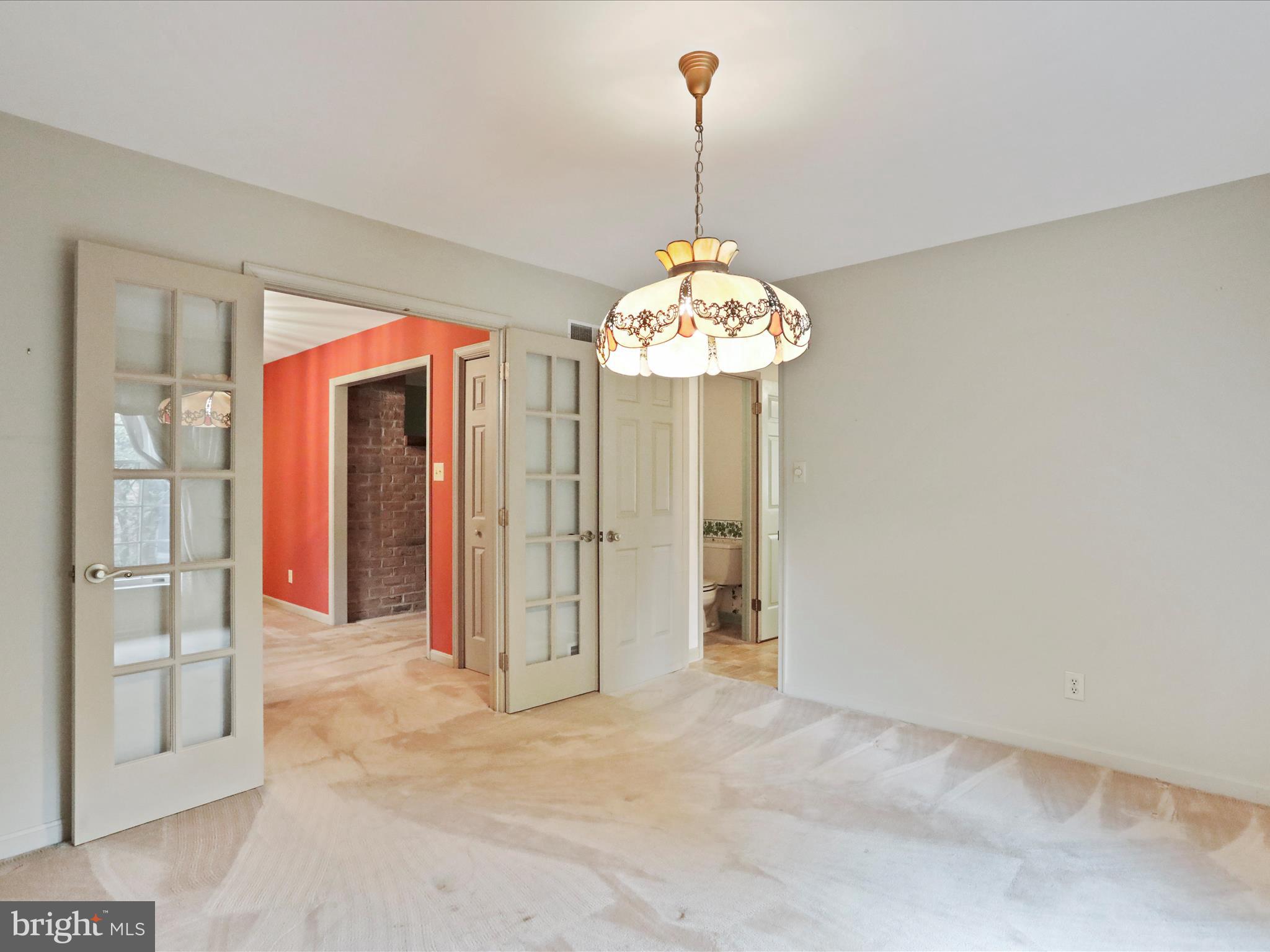 COUNTRY CLUB ESTATES - Residential