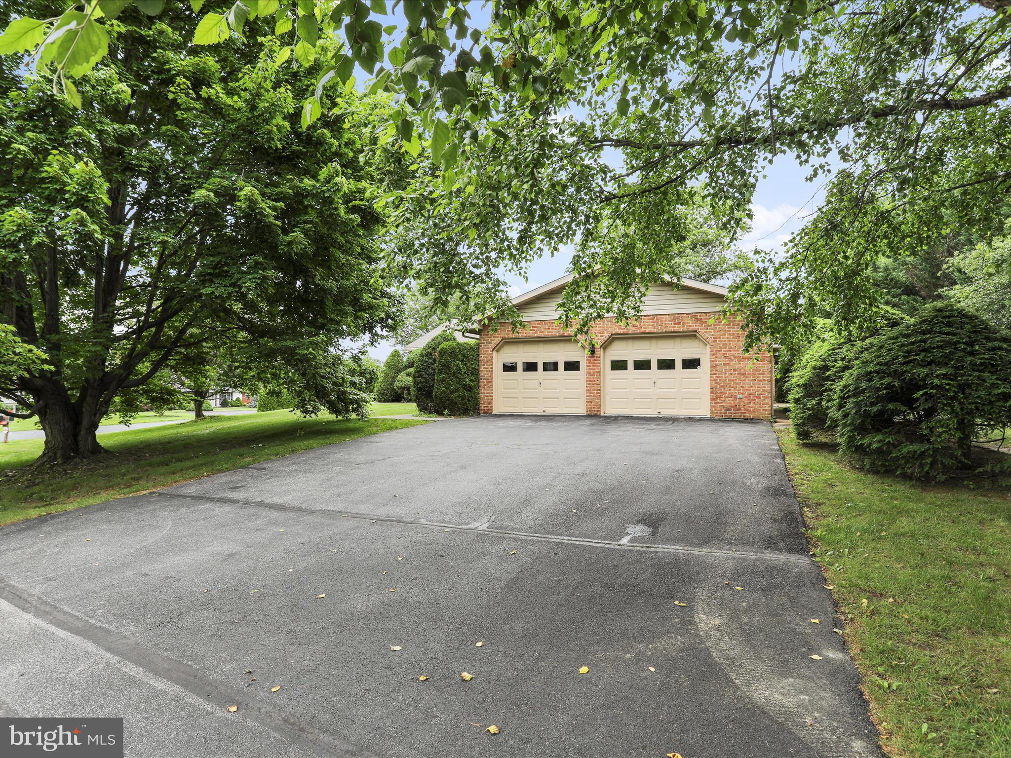 COUNTRY CLUB ESTATES - Residential