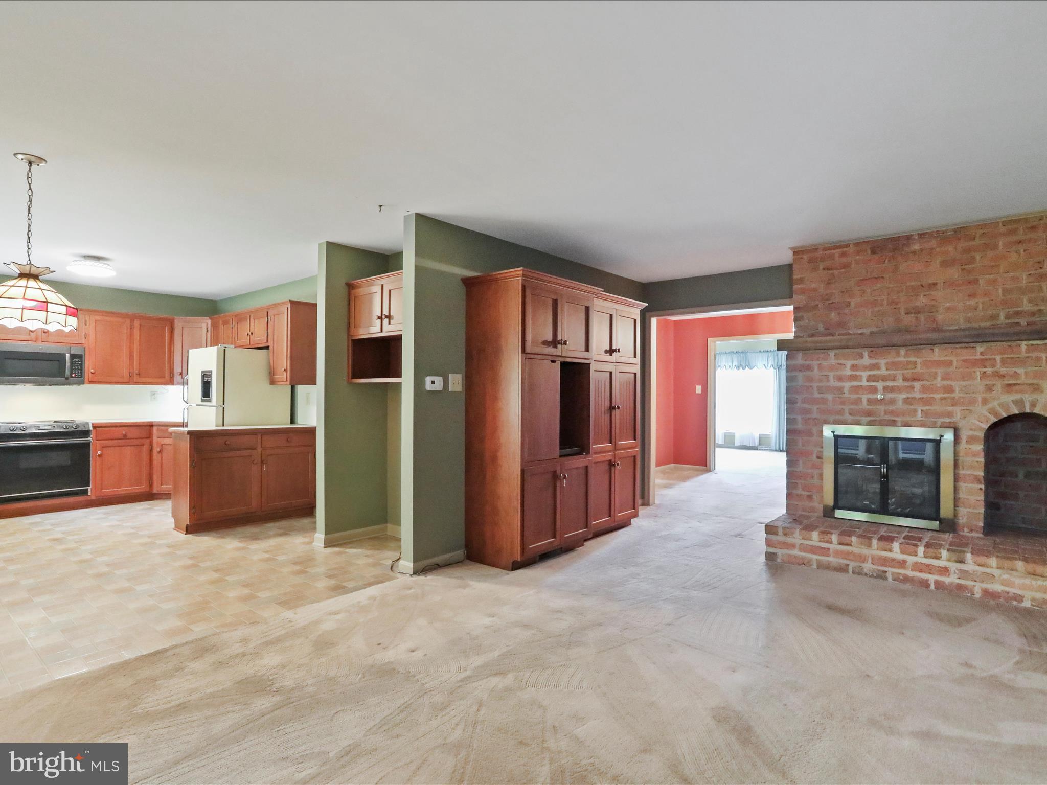 COUNTRY CLUB ESTATES - Residential