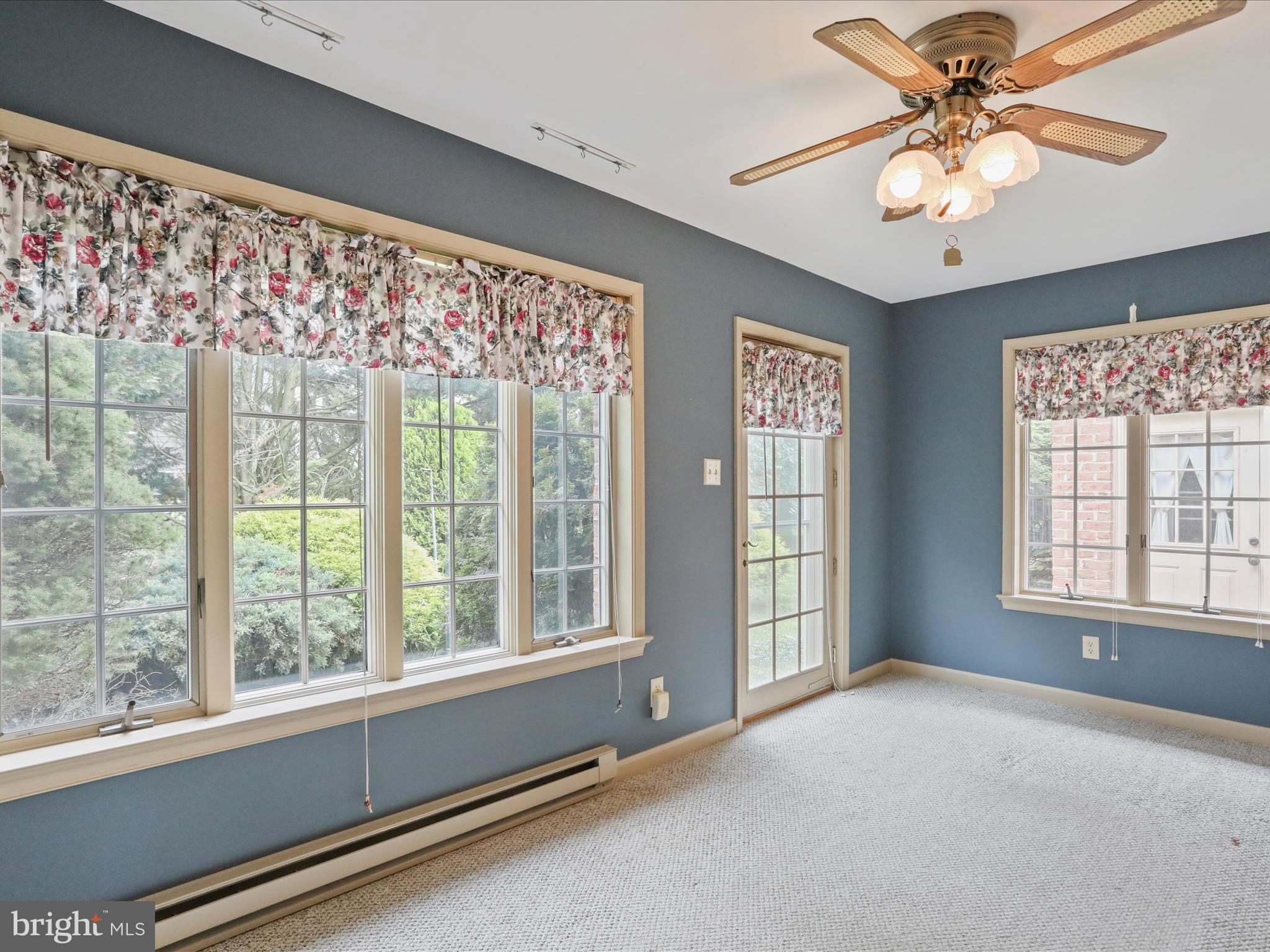 COUNTRY CLUB ESTATES - Residential