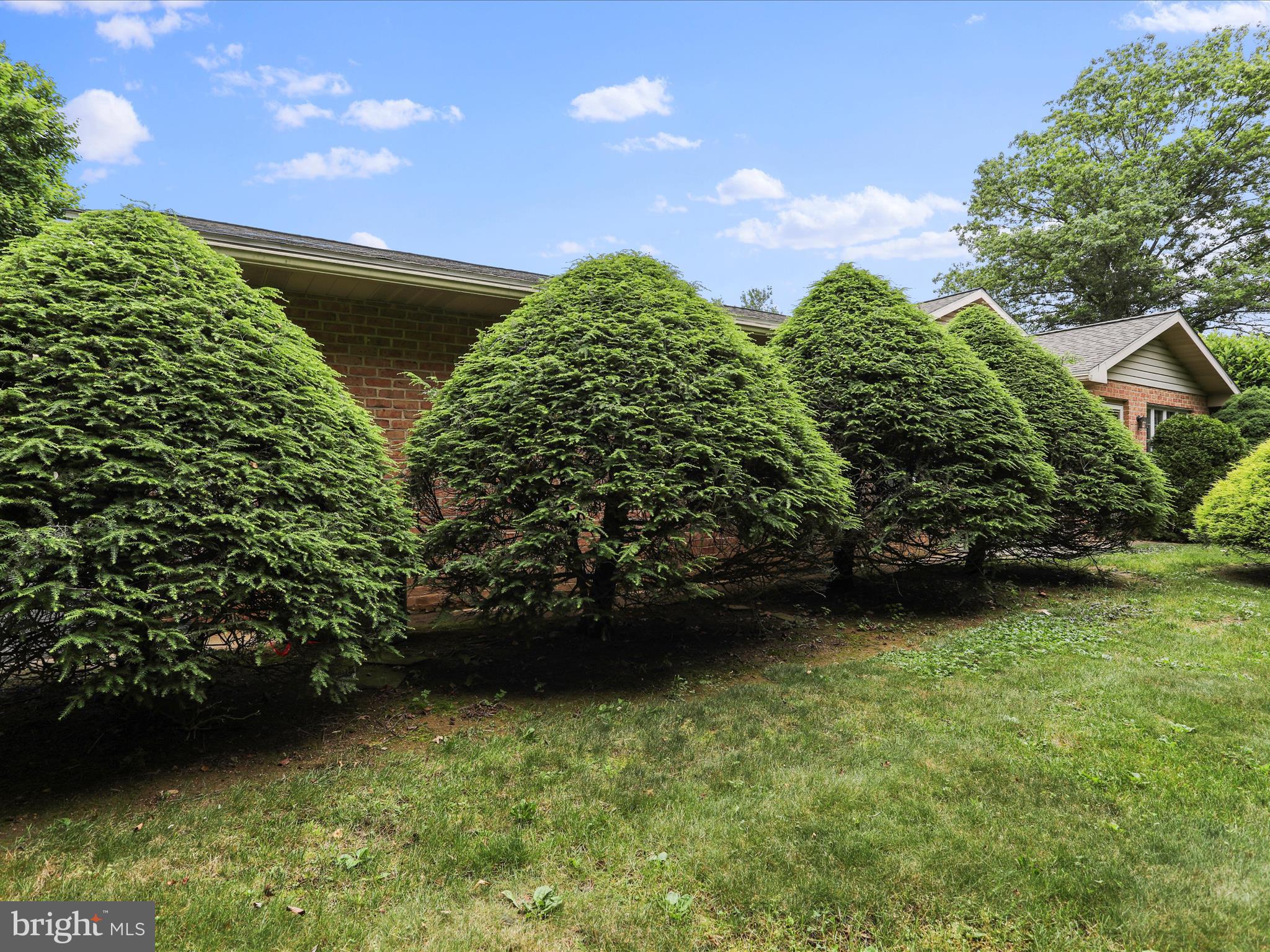 COUNTRY CLUB ESTATES - Residential