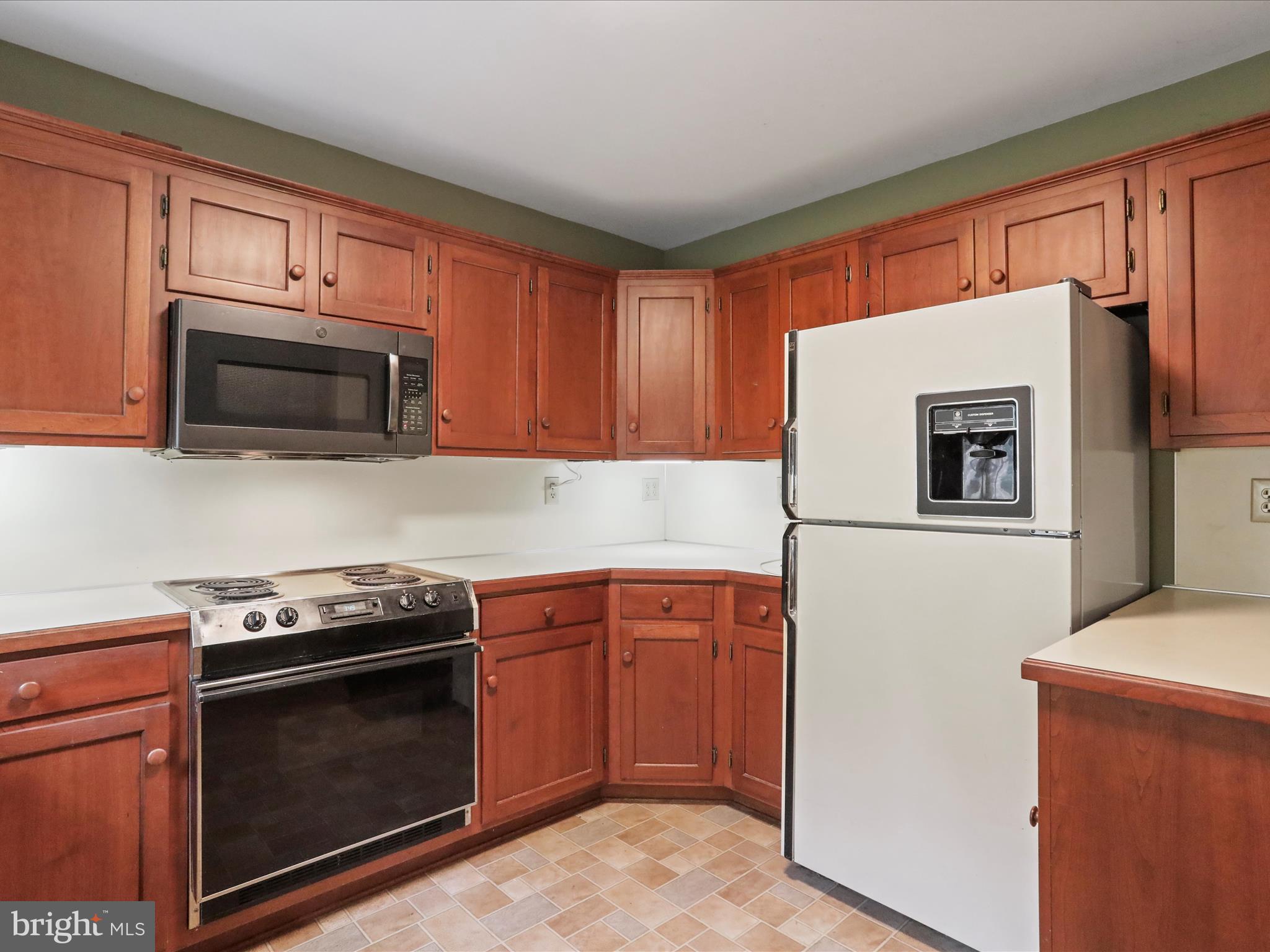 COUNTRY CLUB ESTATES - Residential