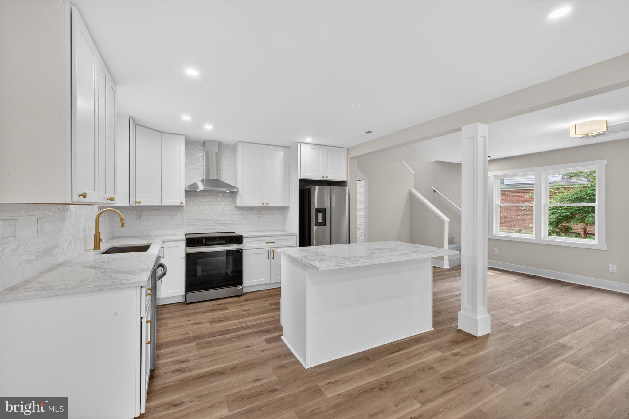 LANDOVER HILLS - Residential