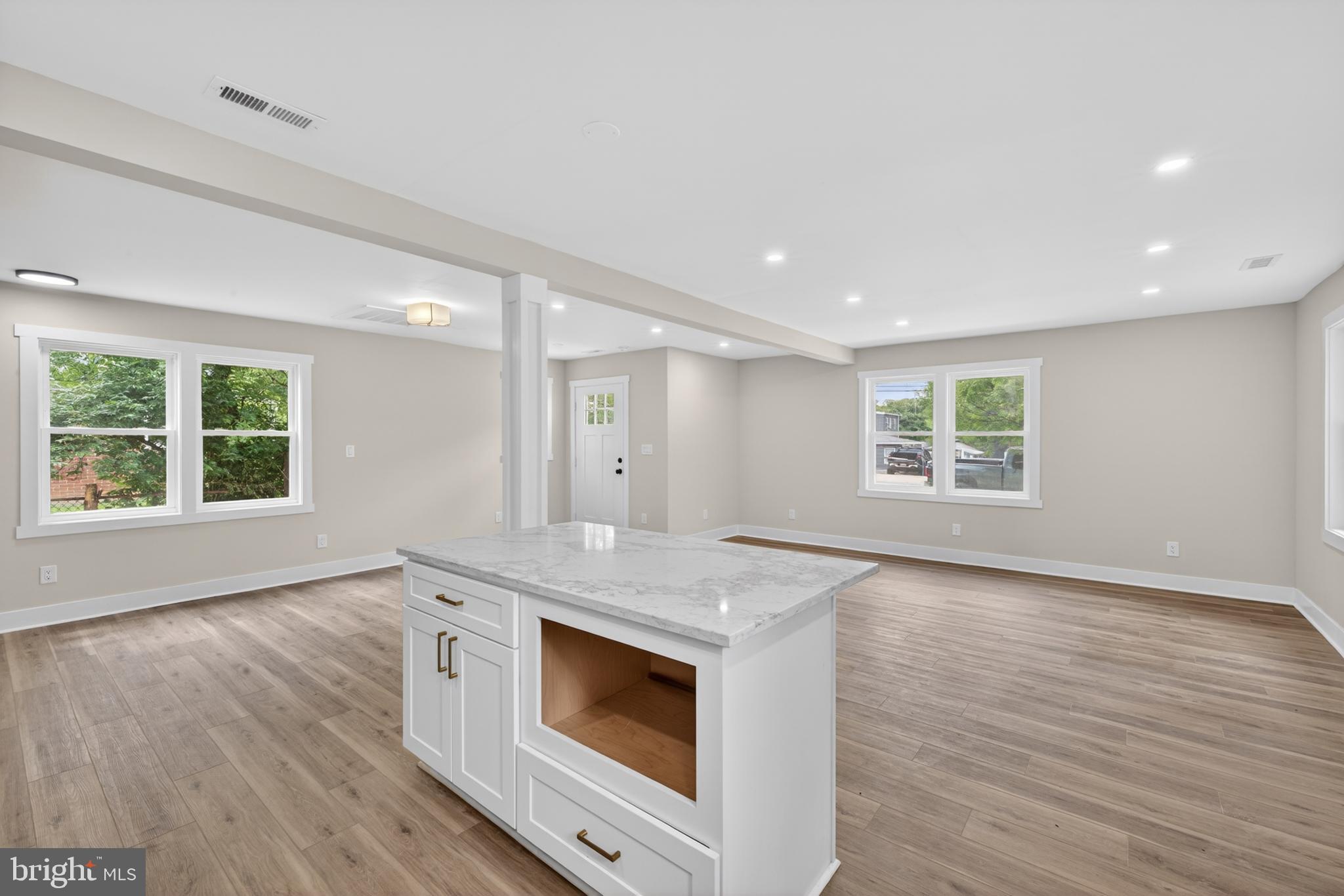 LANDOVER HILLS - Residential