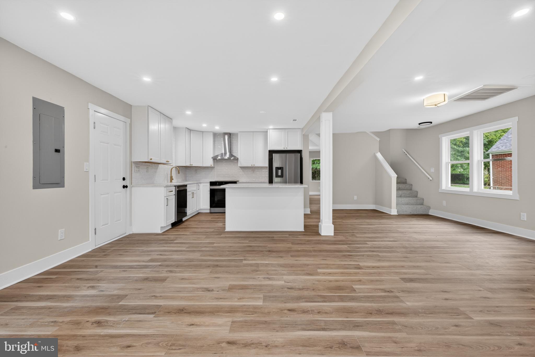 LANDOVER HILLS - Residential
