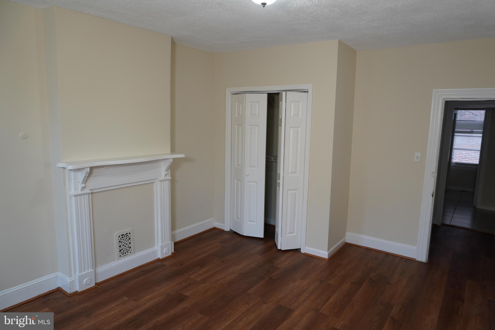 HOLLINS MARKET - Residential