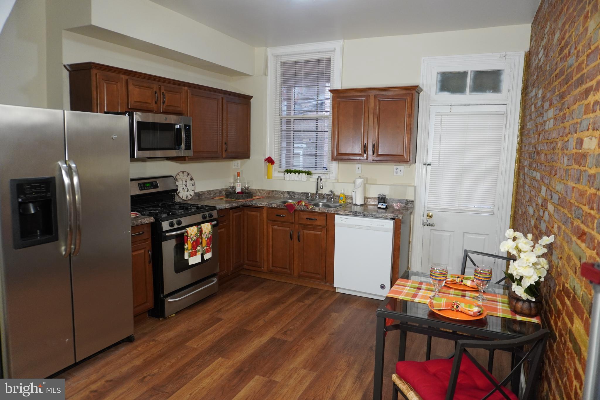 HOLLINS MARKET - Residential