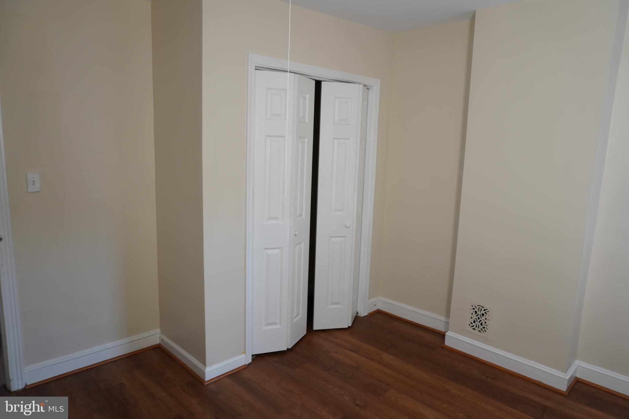 HOLLINS MARKET - Residential
