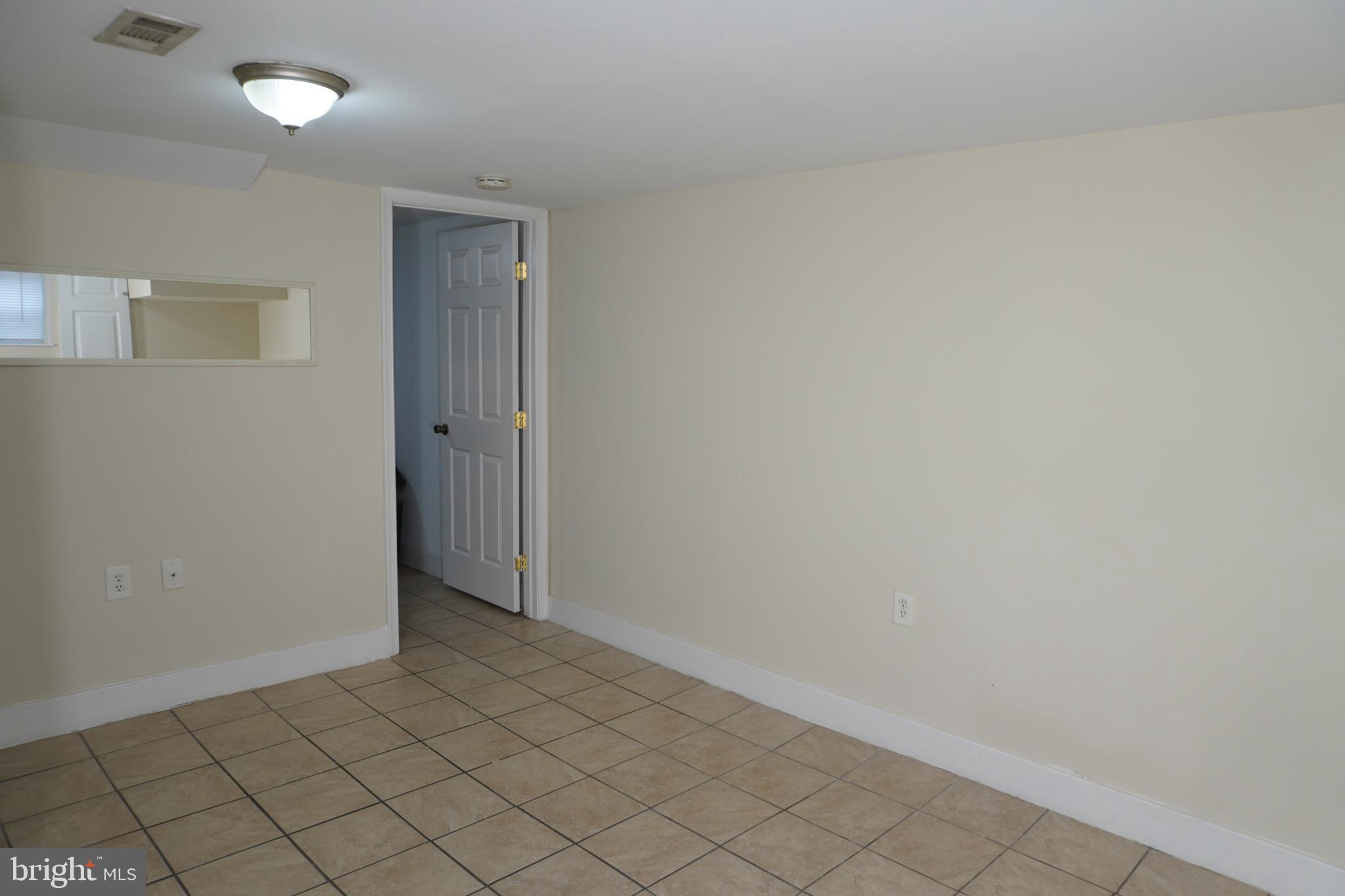 HOLLINS MARKET - Residential