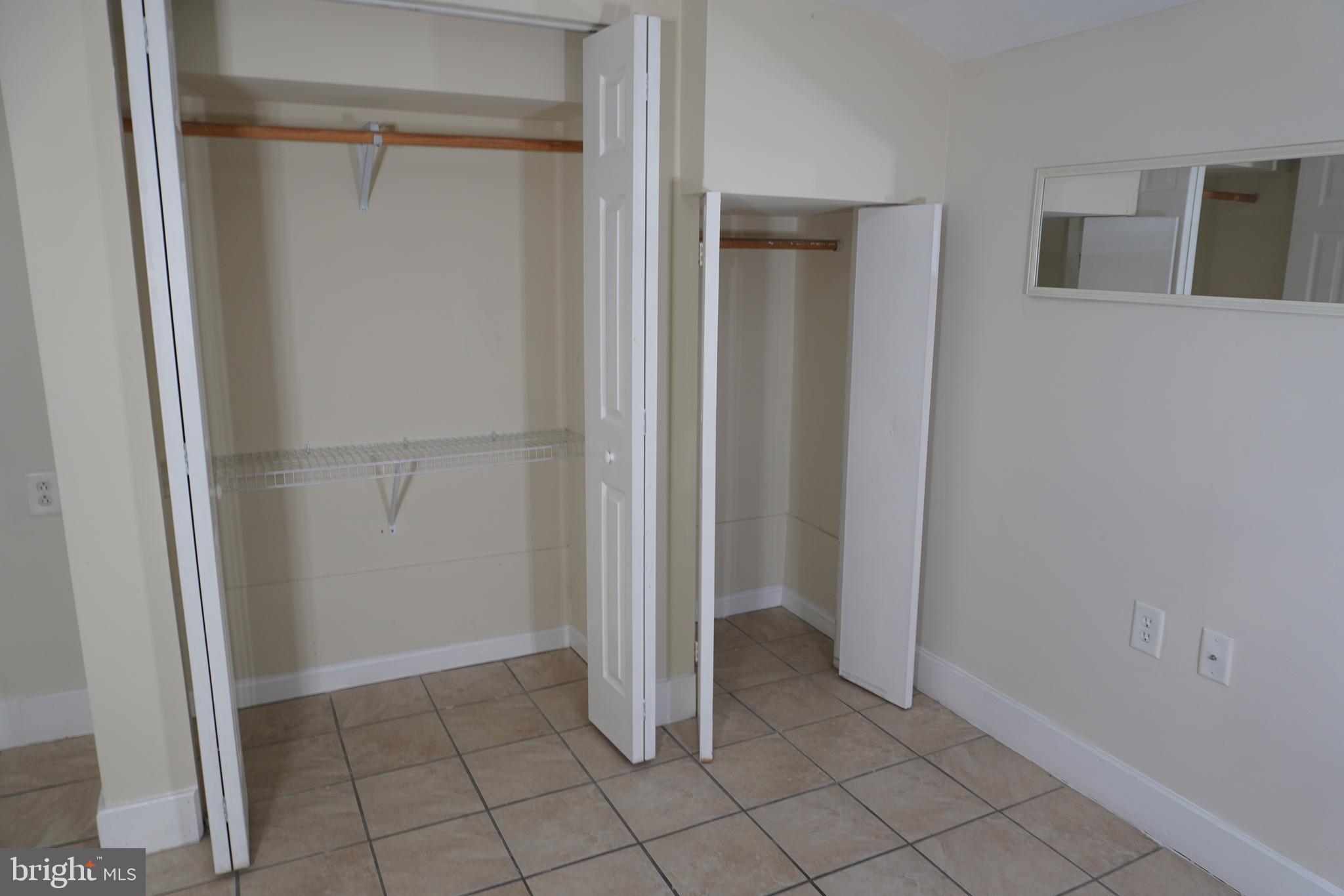 HOLLINS MARKET - Residential
