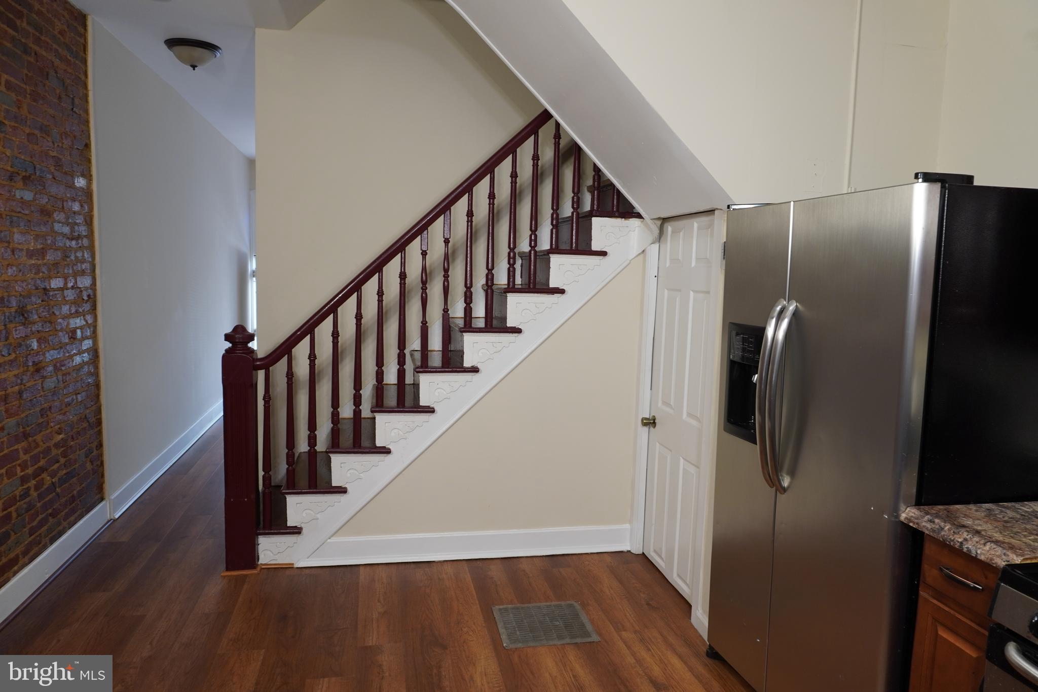 HOLLINS MARKET - Residential