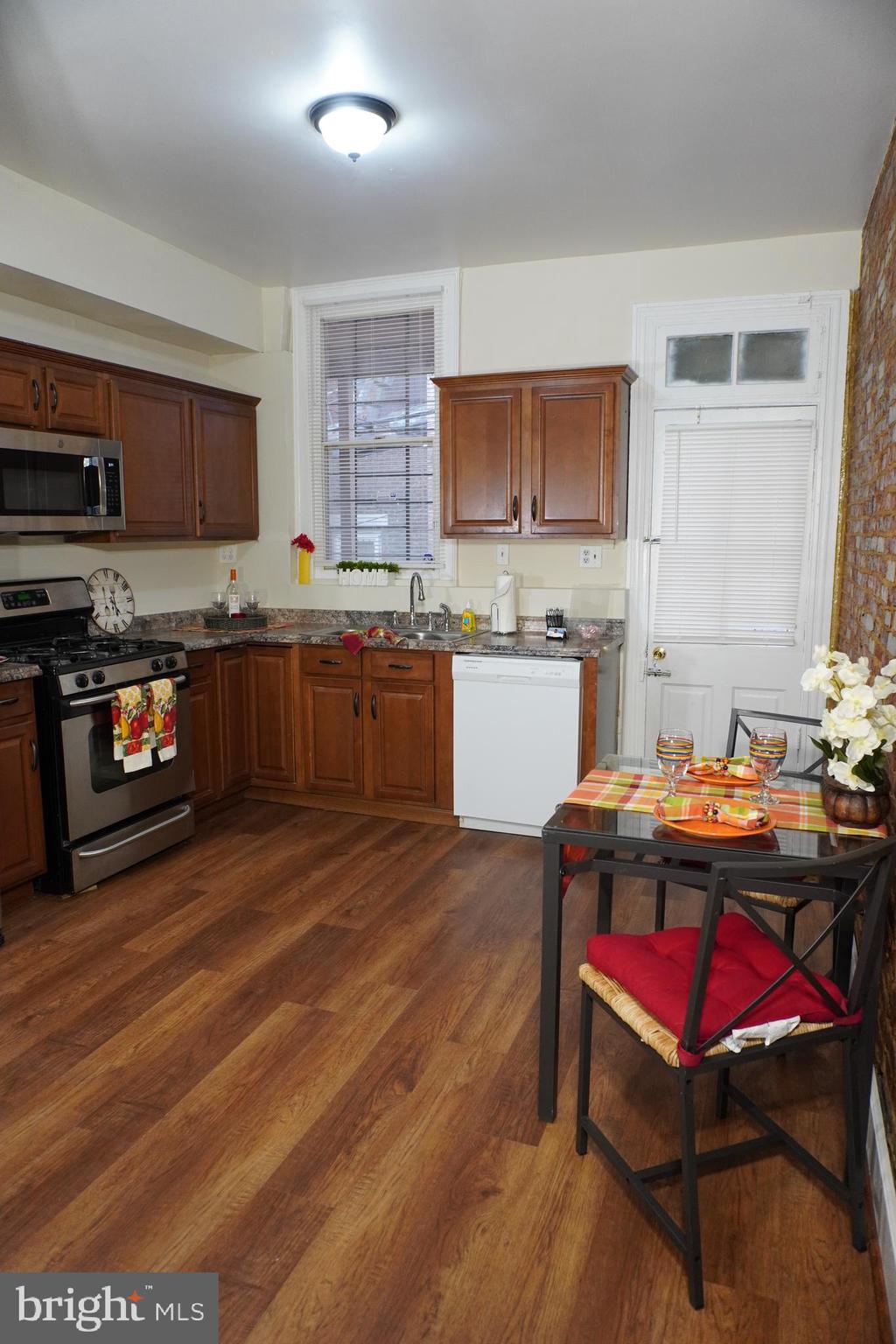 HOLLINS MARKET - Residential