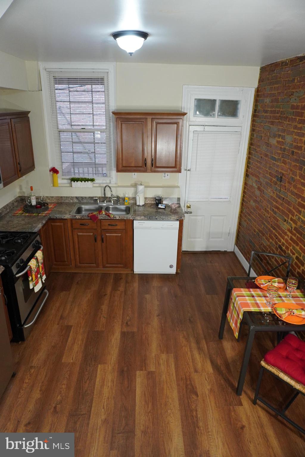 HOLLINS MARKET - Residential