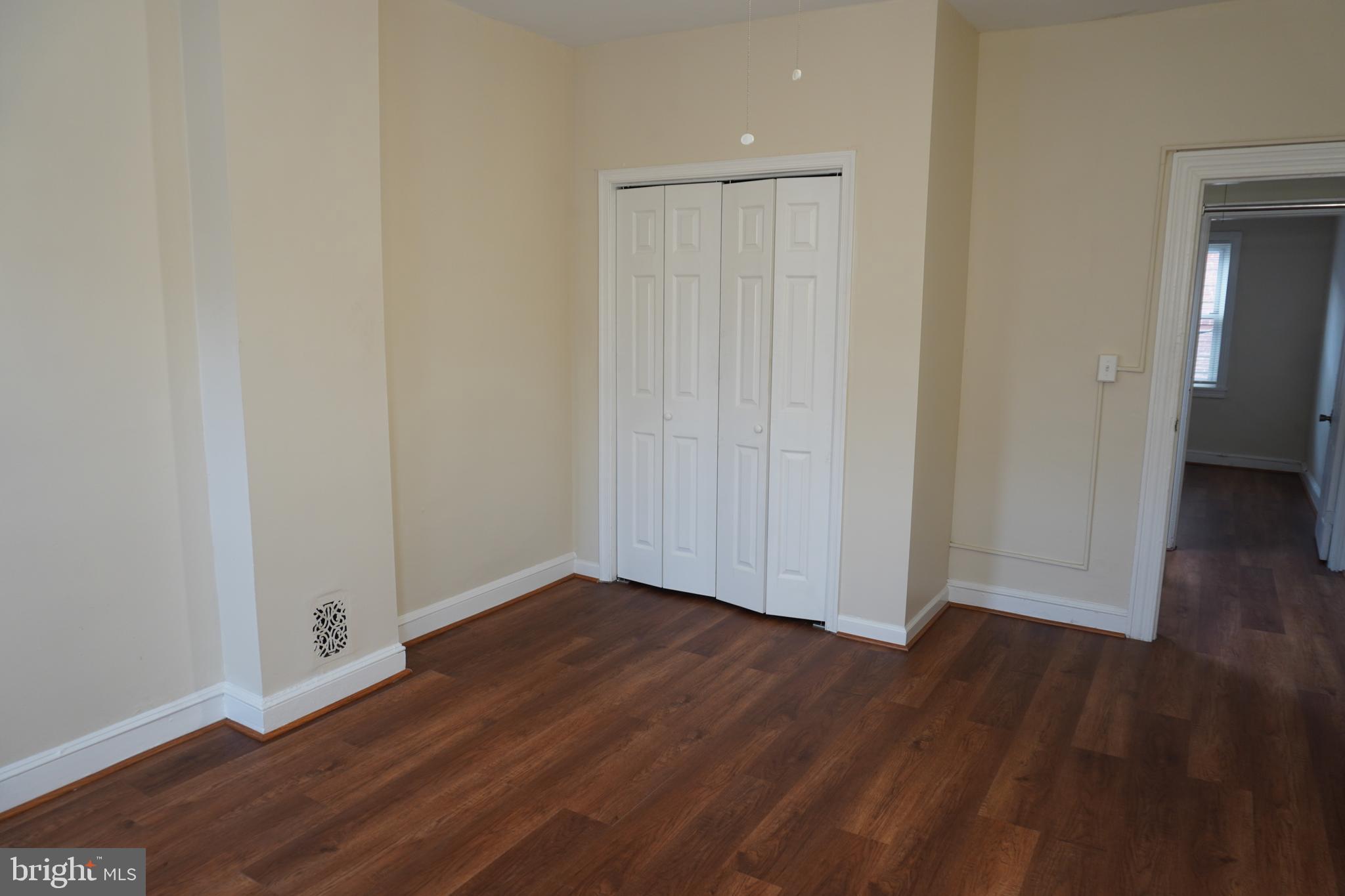 HOLLINS MARKET - Residential