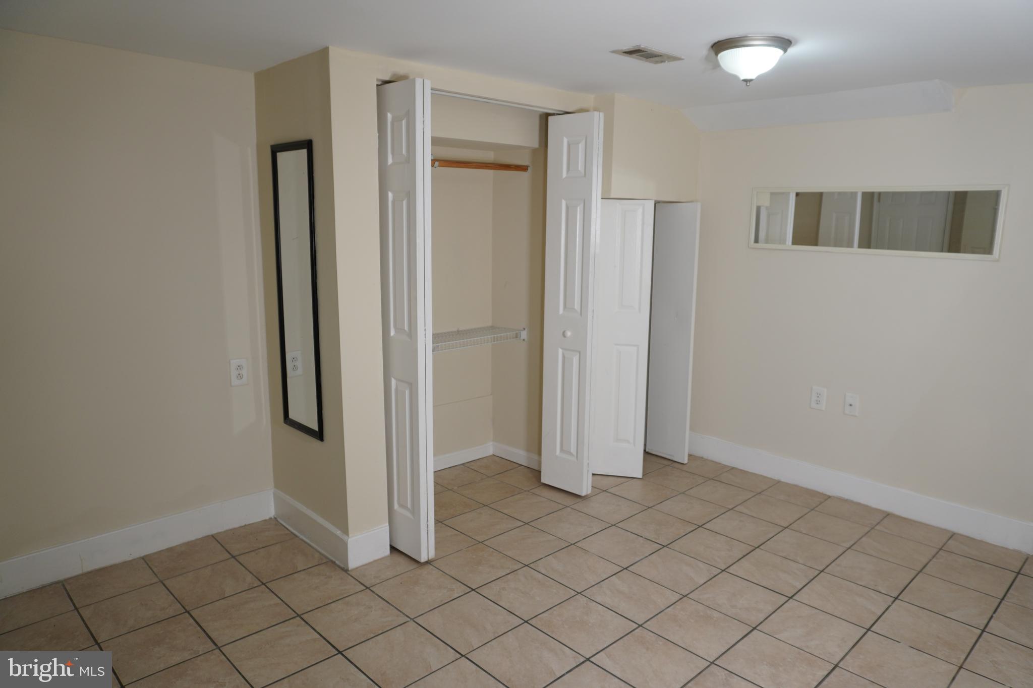 HOLLINS MARKET - Residential