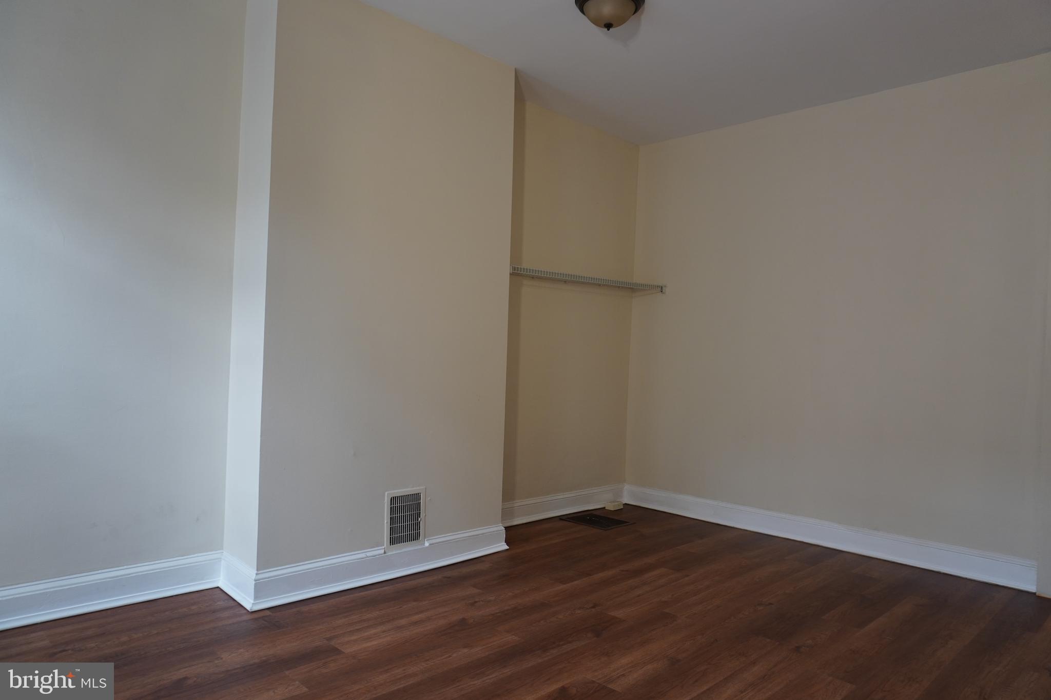 HOLLINS MARKET - Residential