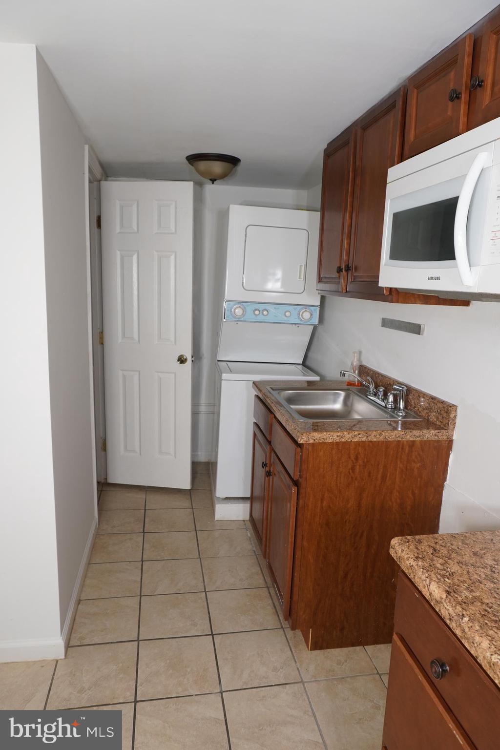 HOLLINS MARKET - Residential