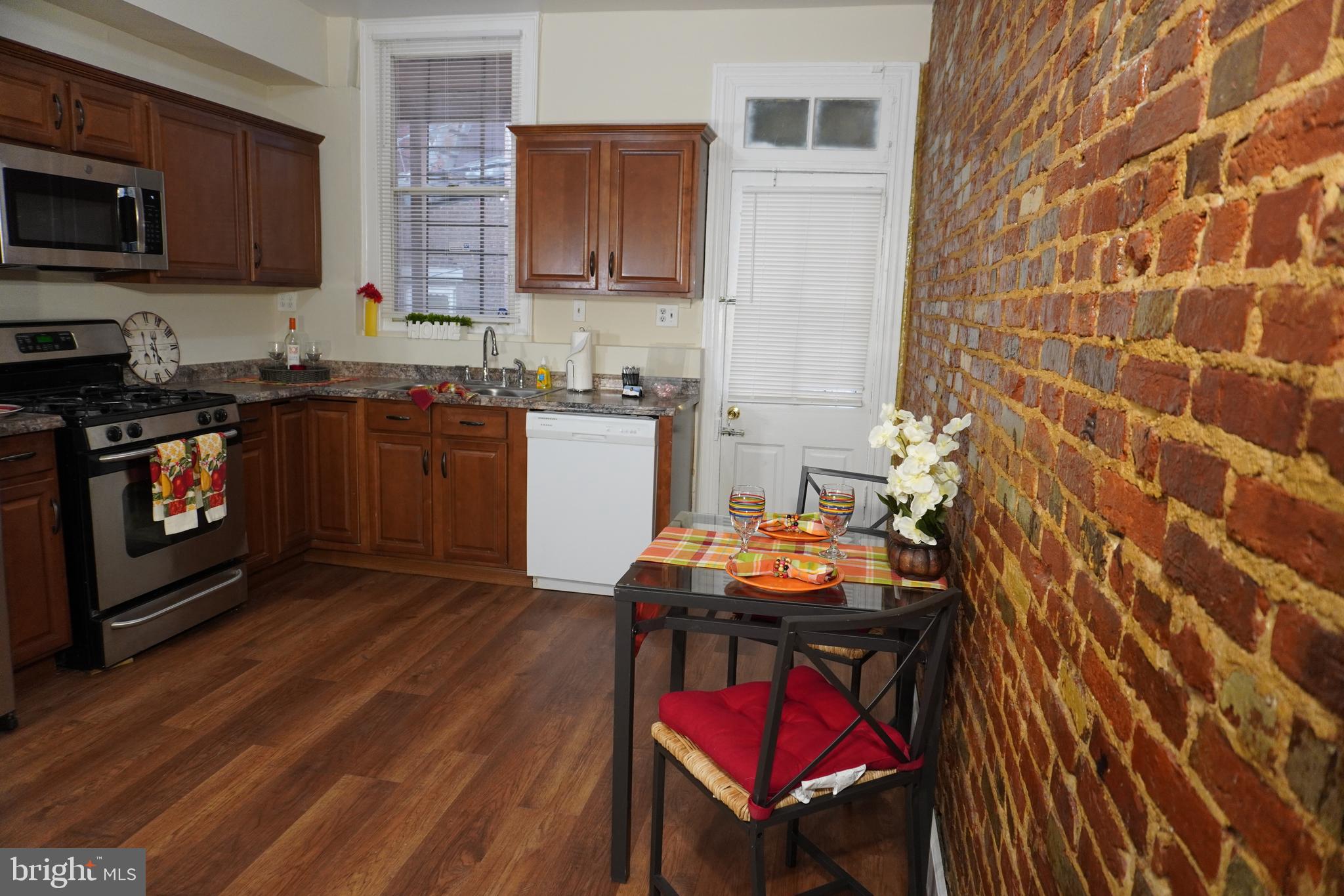 HOLLINS MARKET - Residential