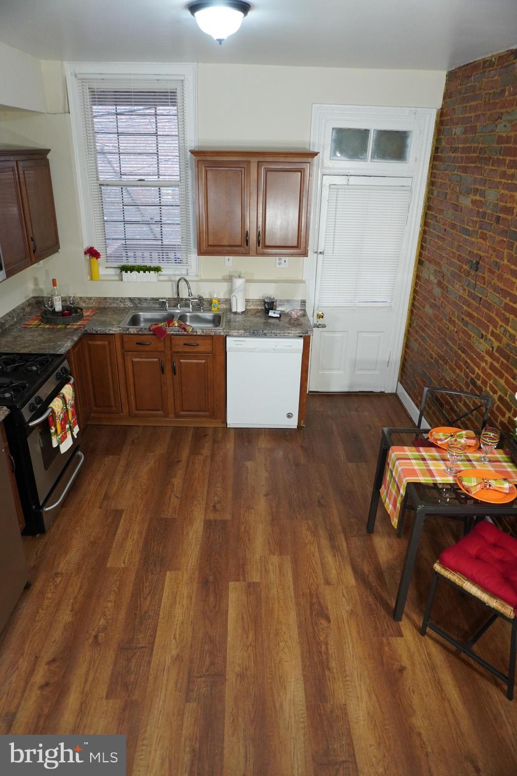 HOLLINS MARKET - Residential