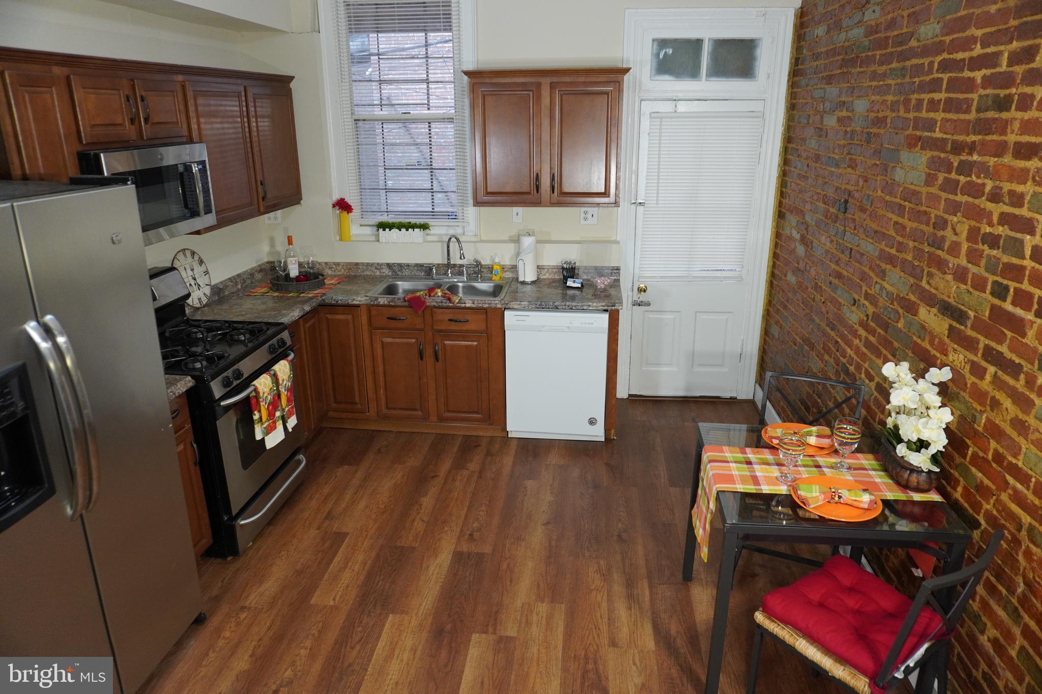 HOLLINS MARKET - Residential