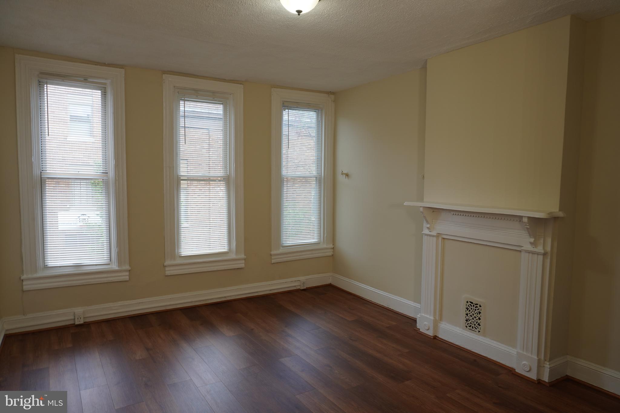 HOLLINS MARKET - Residential