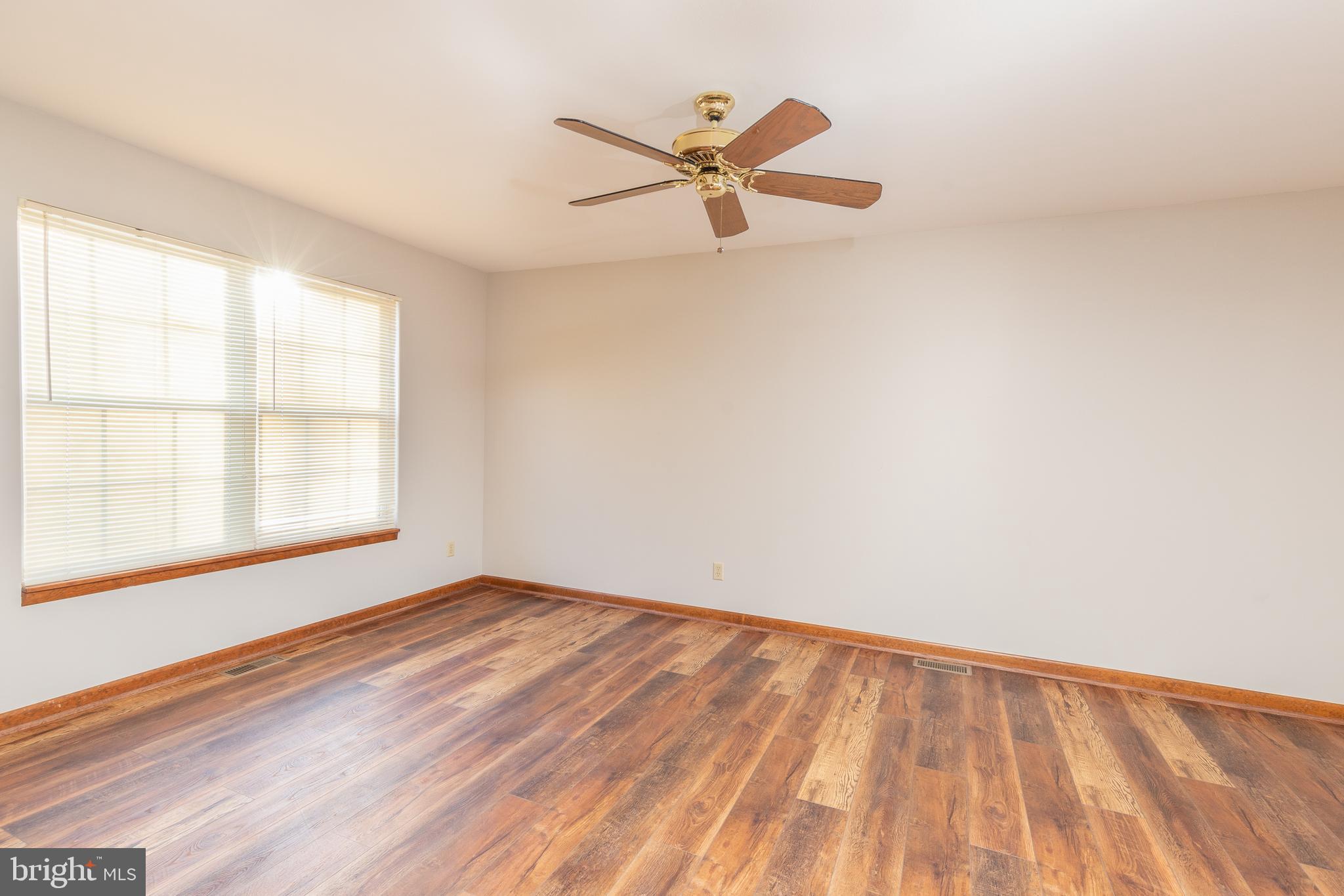 DUCK HARBOUR - Residential Lease