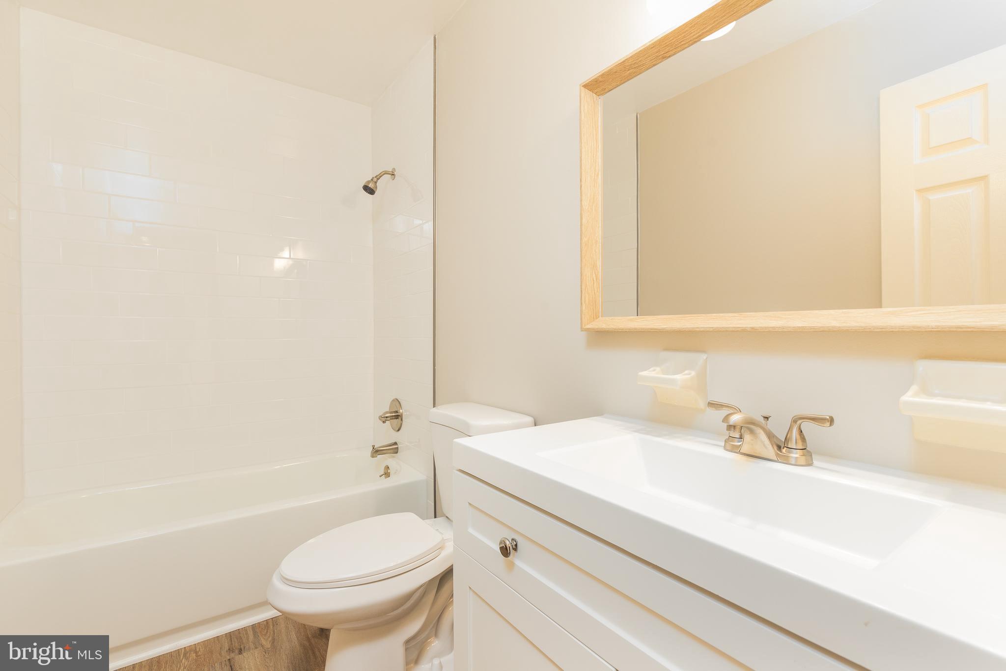 DUCK HARBOUR - Residential Lease