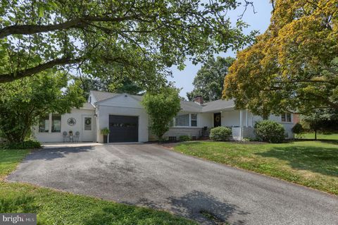 Photo of 390 Greendale Road, YORK, PA 17403 (MLS # PAYK2108230)