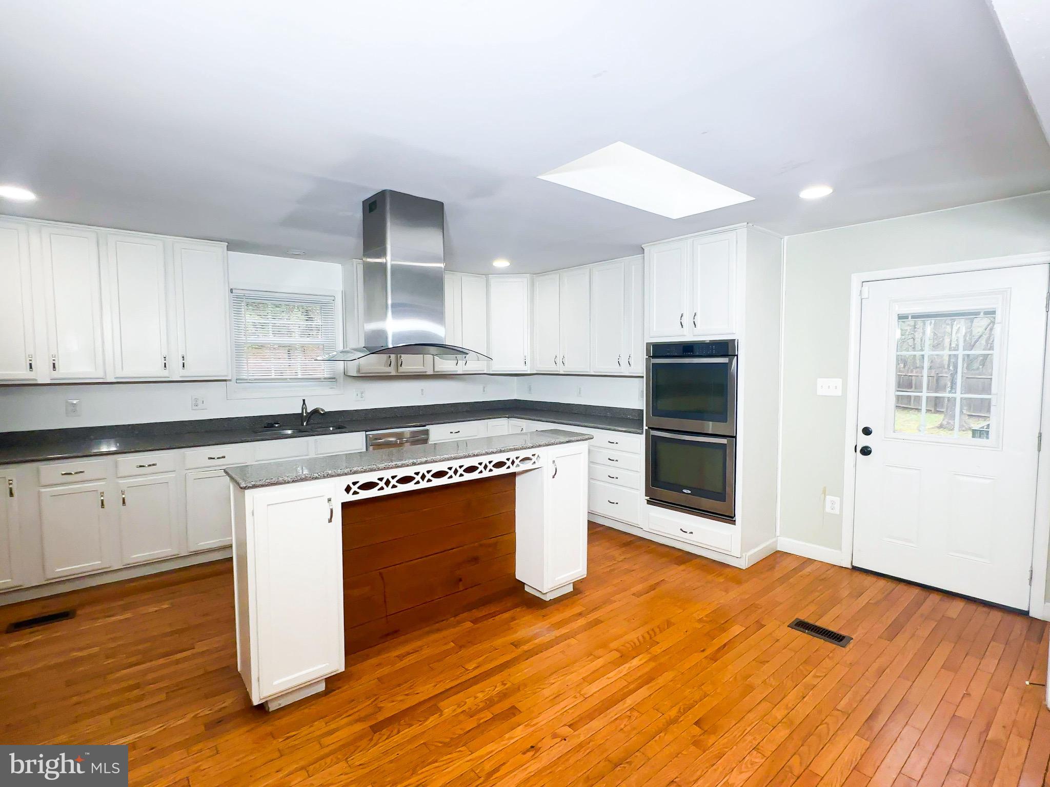 2204 HOLLY OAK COURT