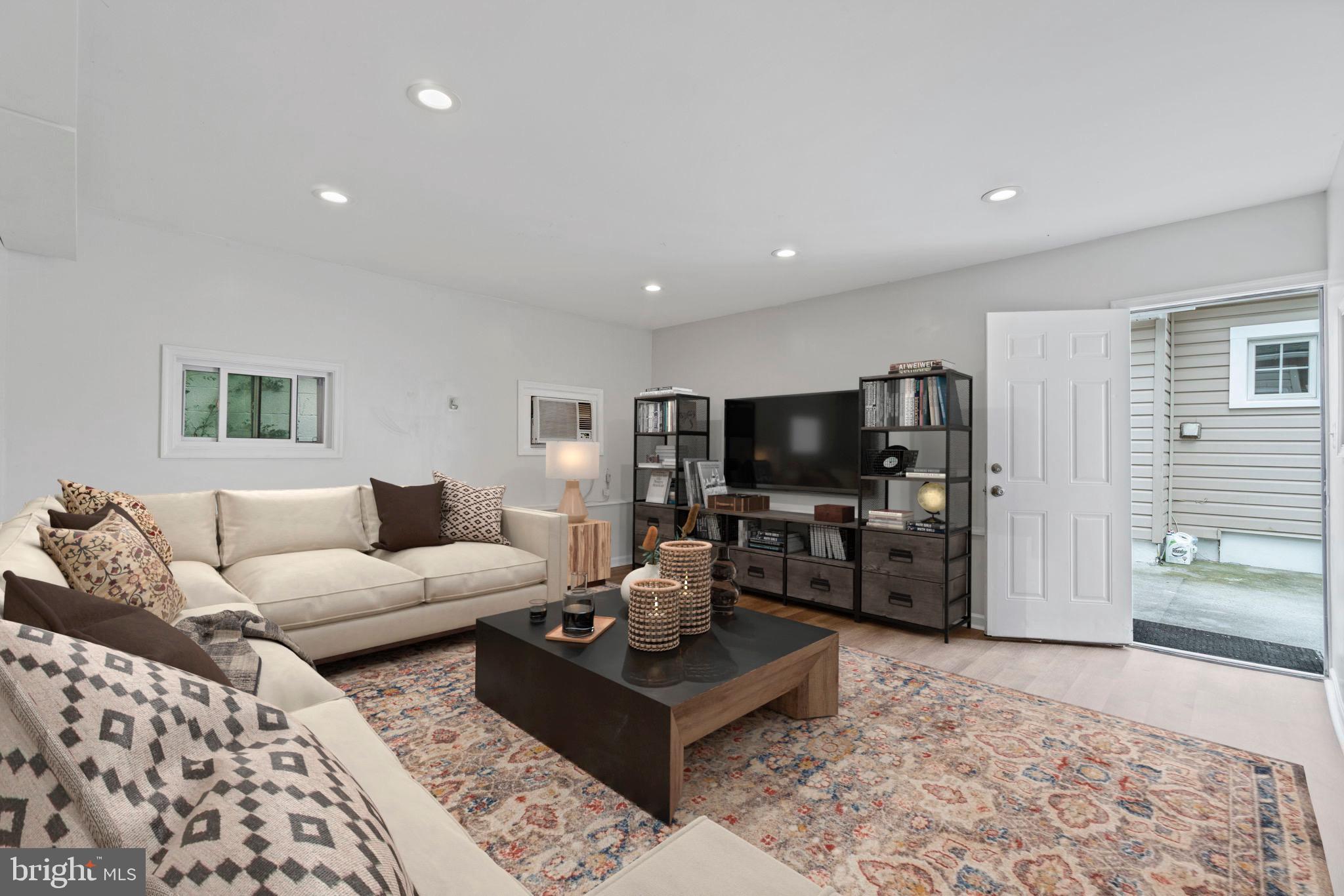 LOCUST SPRINGS - Residential Lease