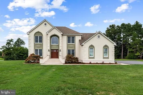 129 Cooper Point Rd Ln, Tappahannock, VA MLS: VAES2000860