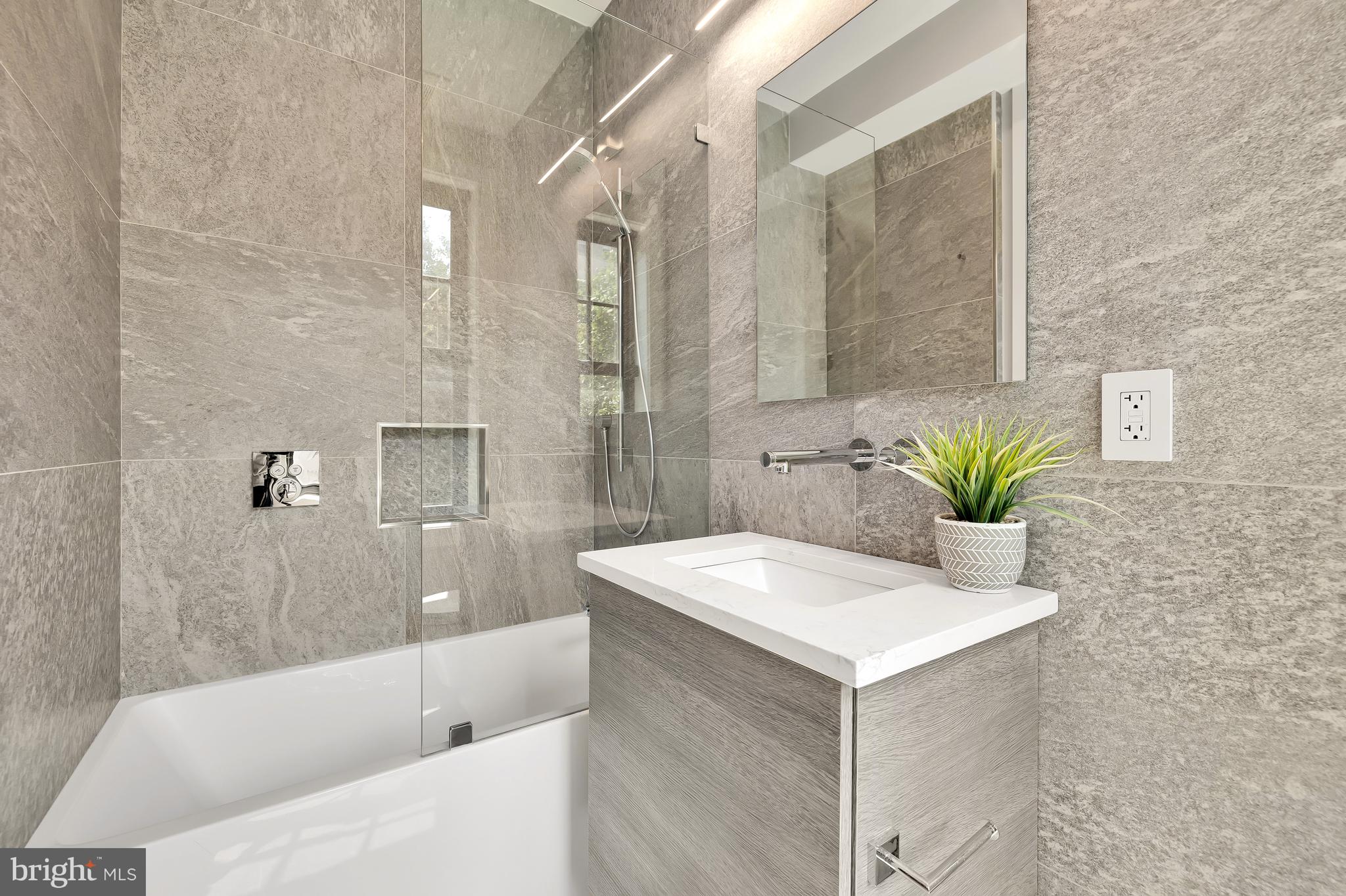 LOGAN CIRCLE - Residential