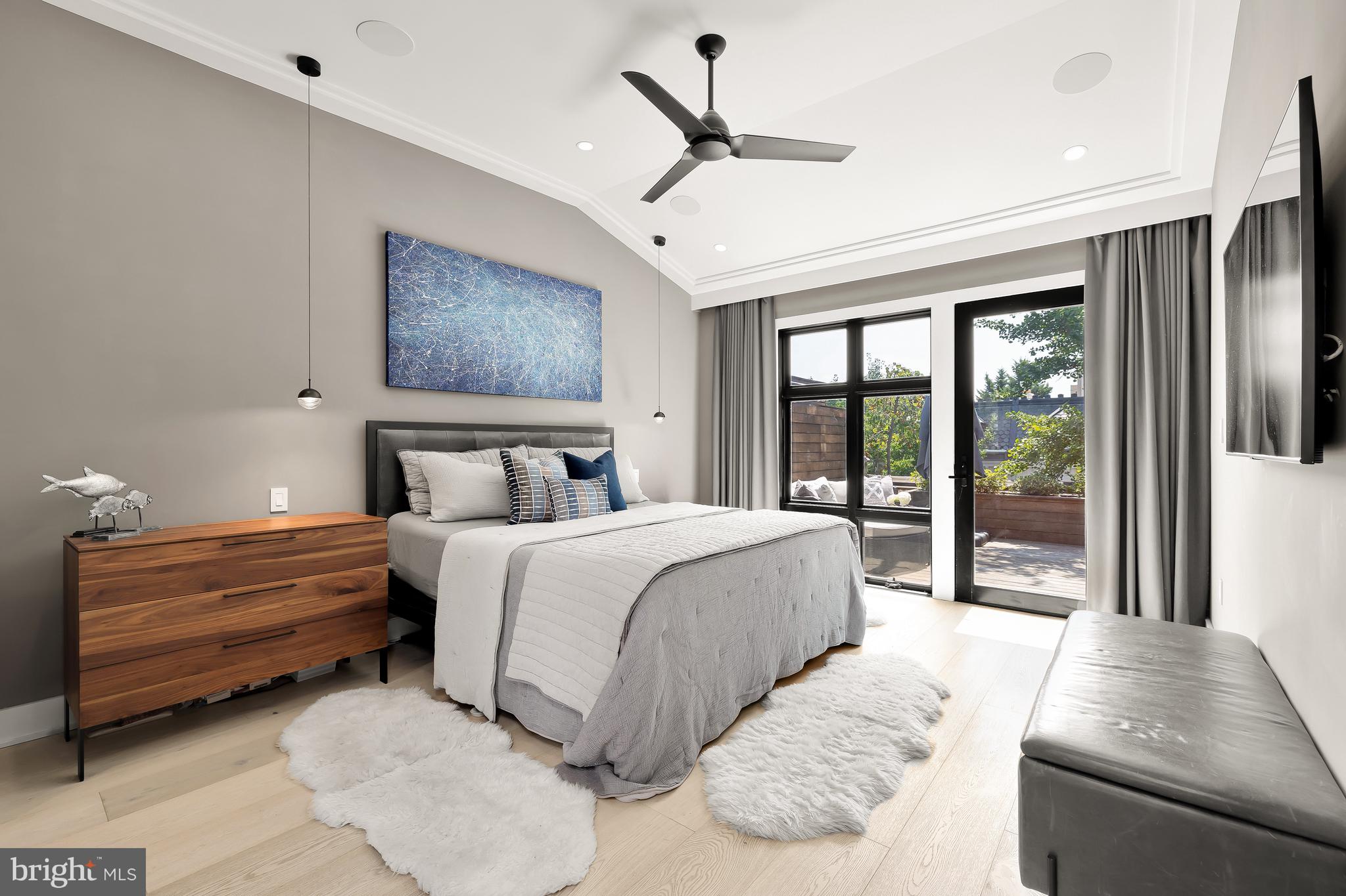 LOGAN CIRCLE - Residential