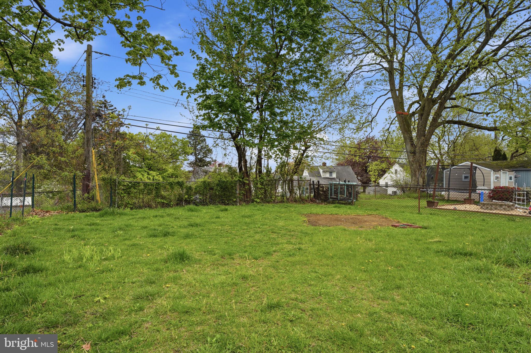 VILLAGE GREEN - Residential