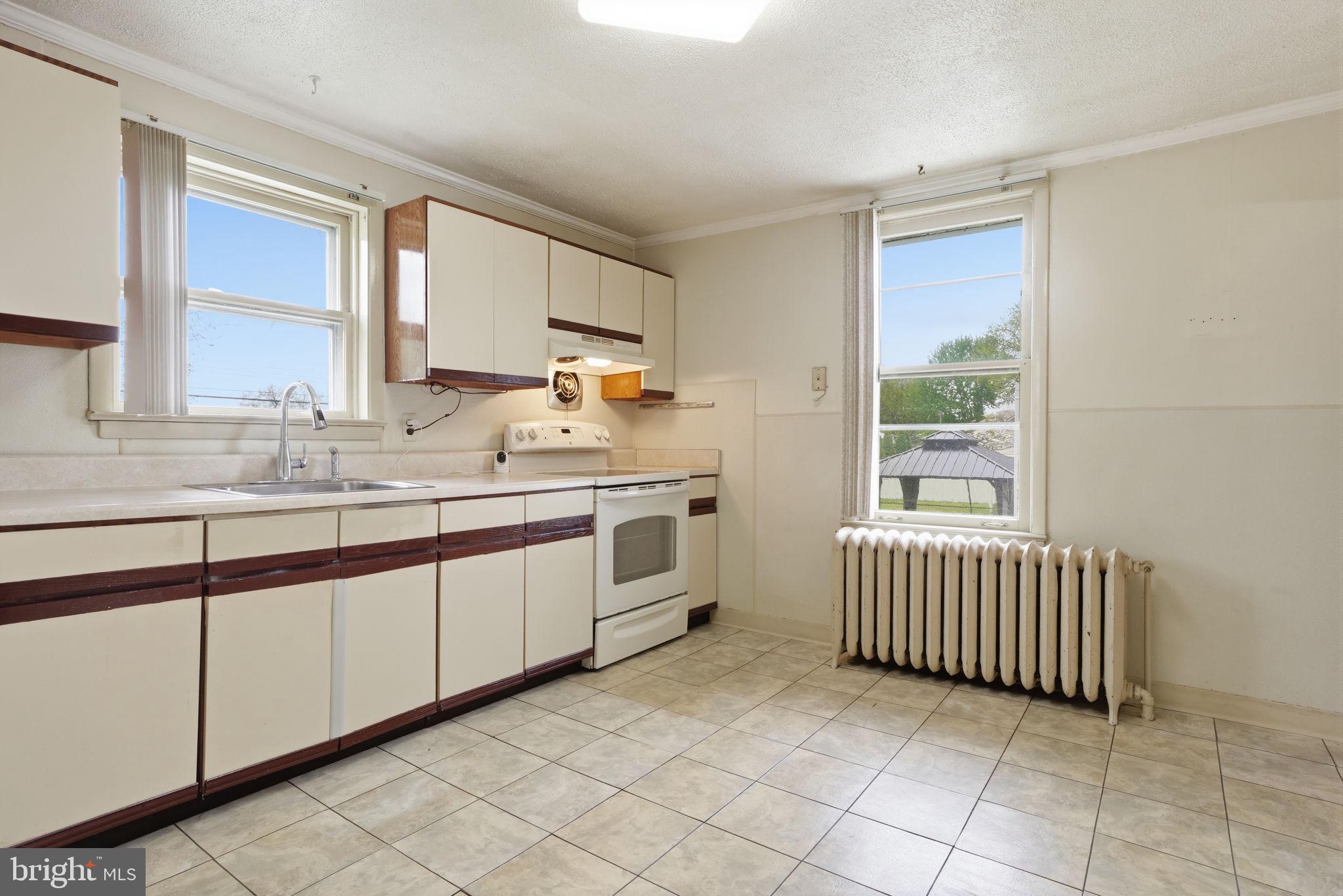 VILLAGE GREEN - Residential