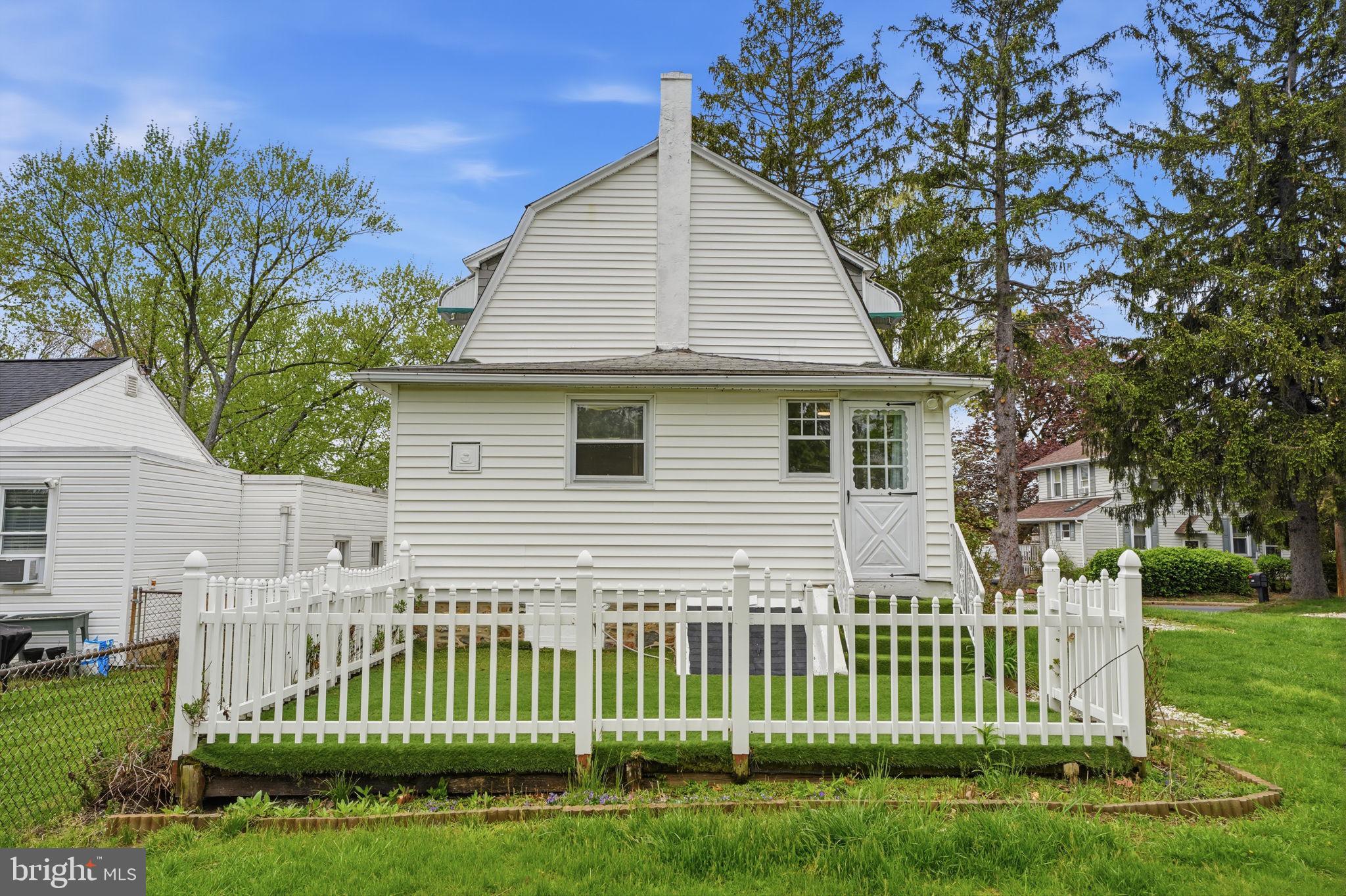 VILLAGE GREEN - Residential