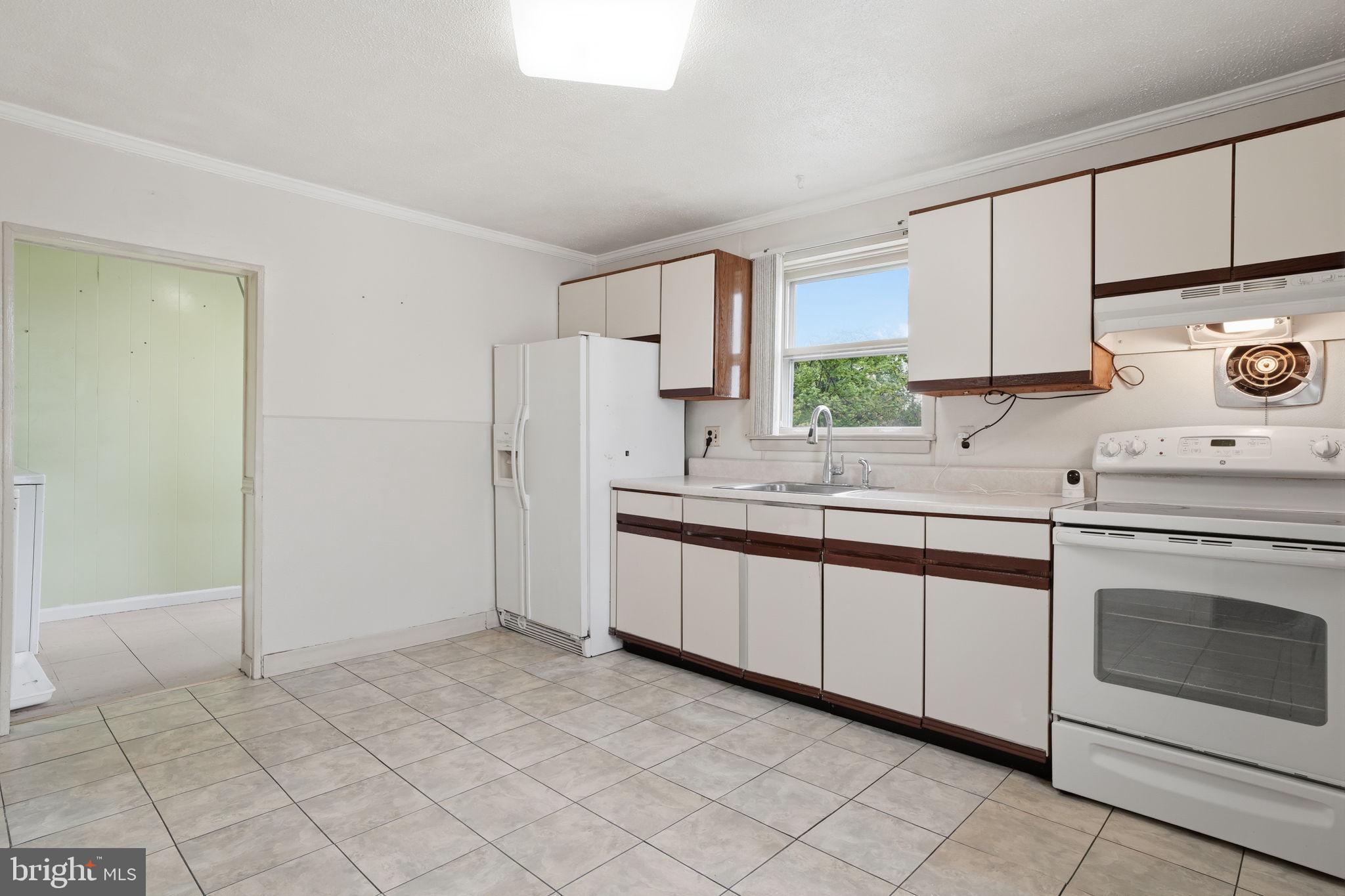 VILLAGE GREEN - Residential