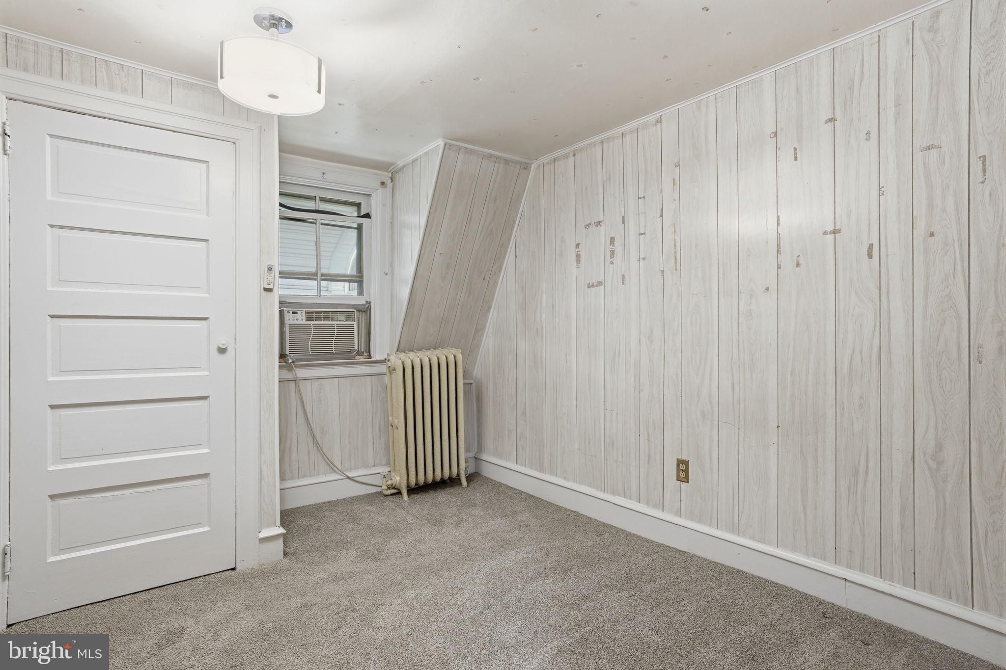 VILLAGE GREEN - Residential