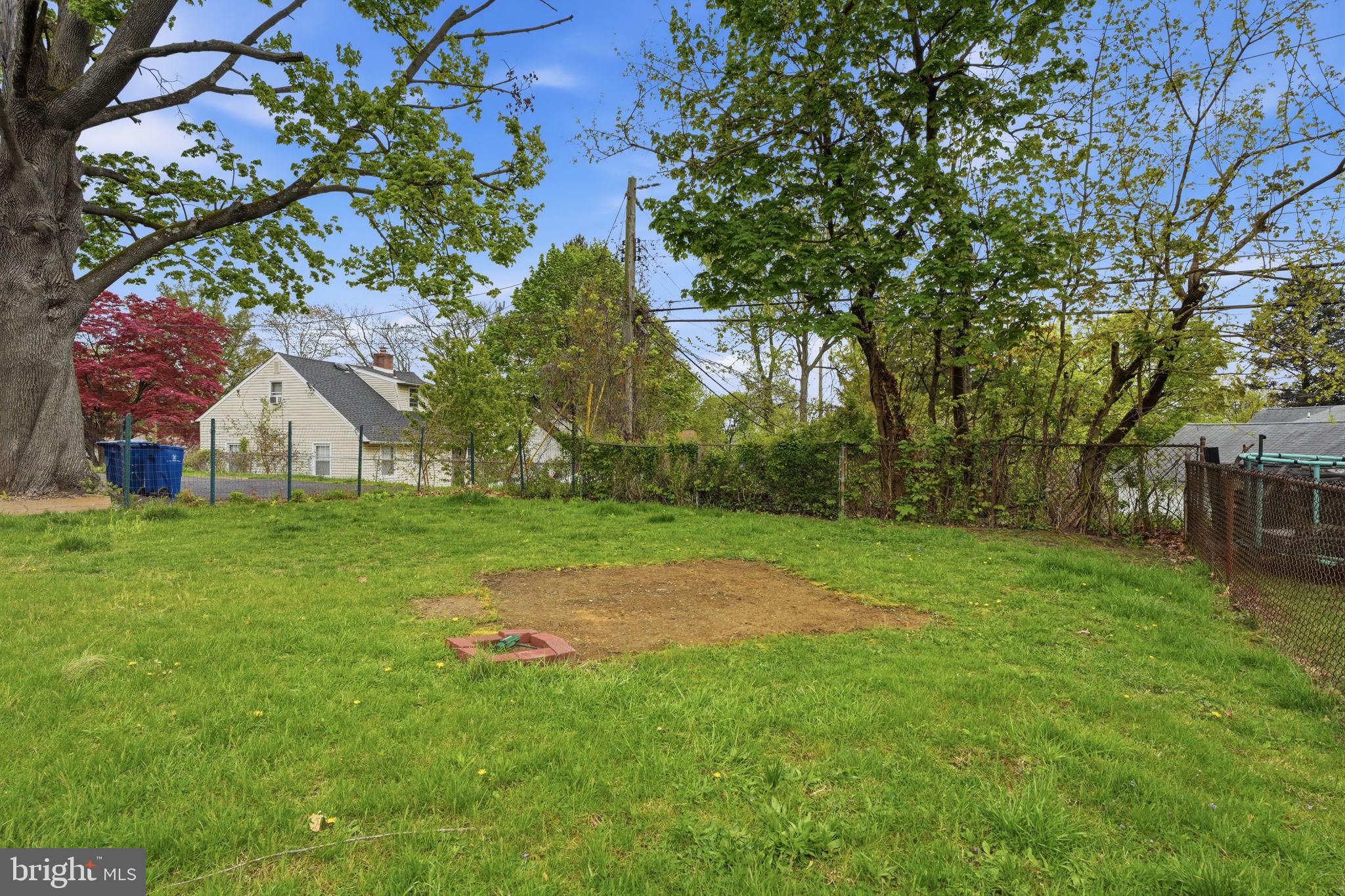 VILLAGE GREEN - Residential