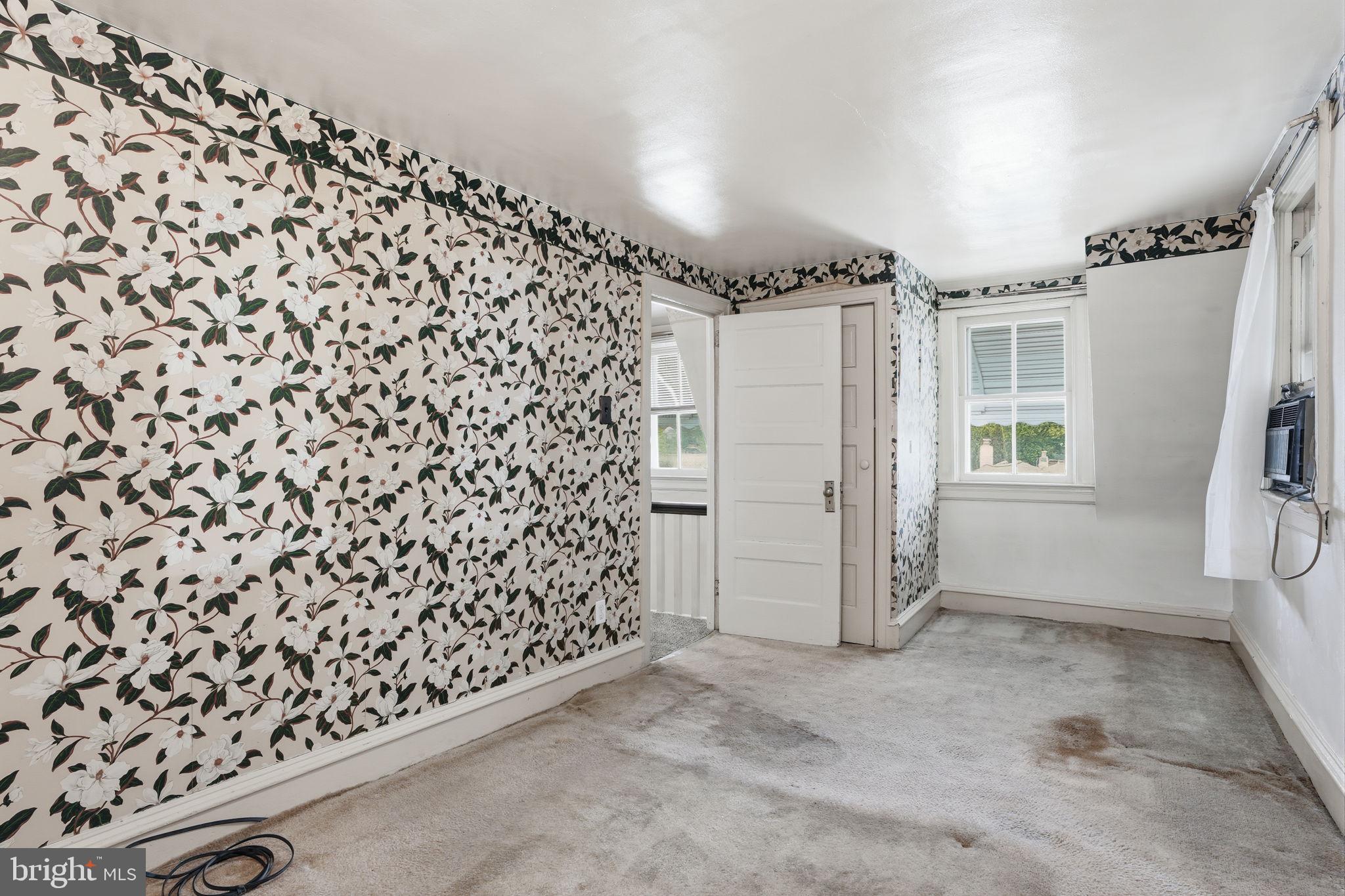 VILLAGE GREEN - Residential