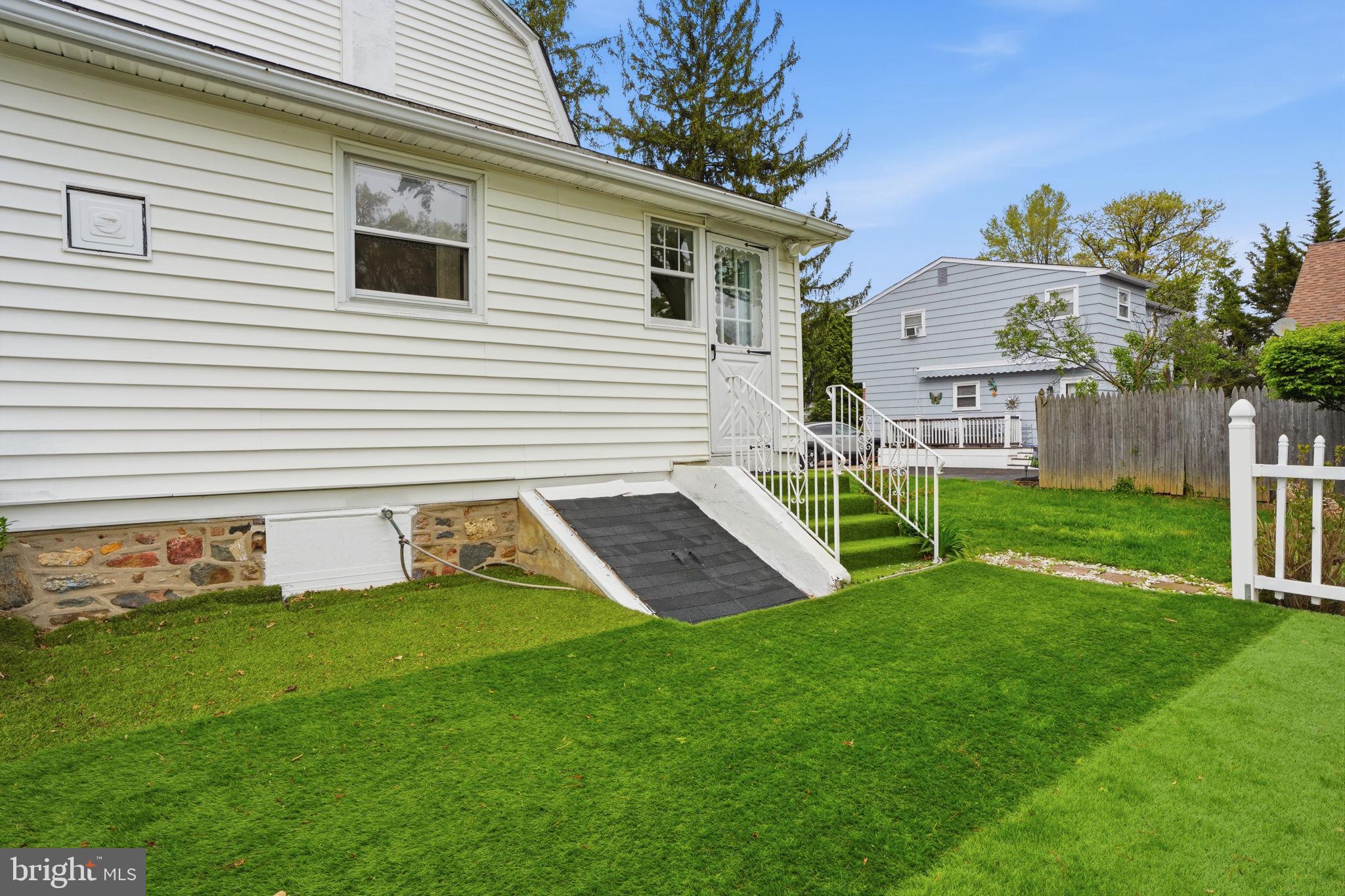 VILLAGE GREEN - Residential