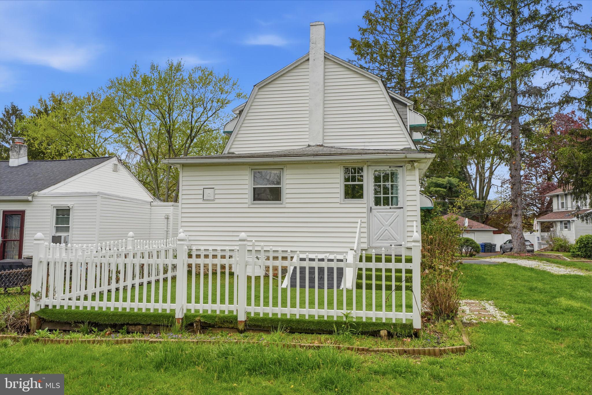 VILLAGE GREEN - Residential