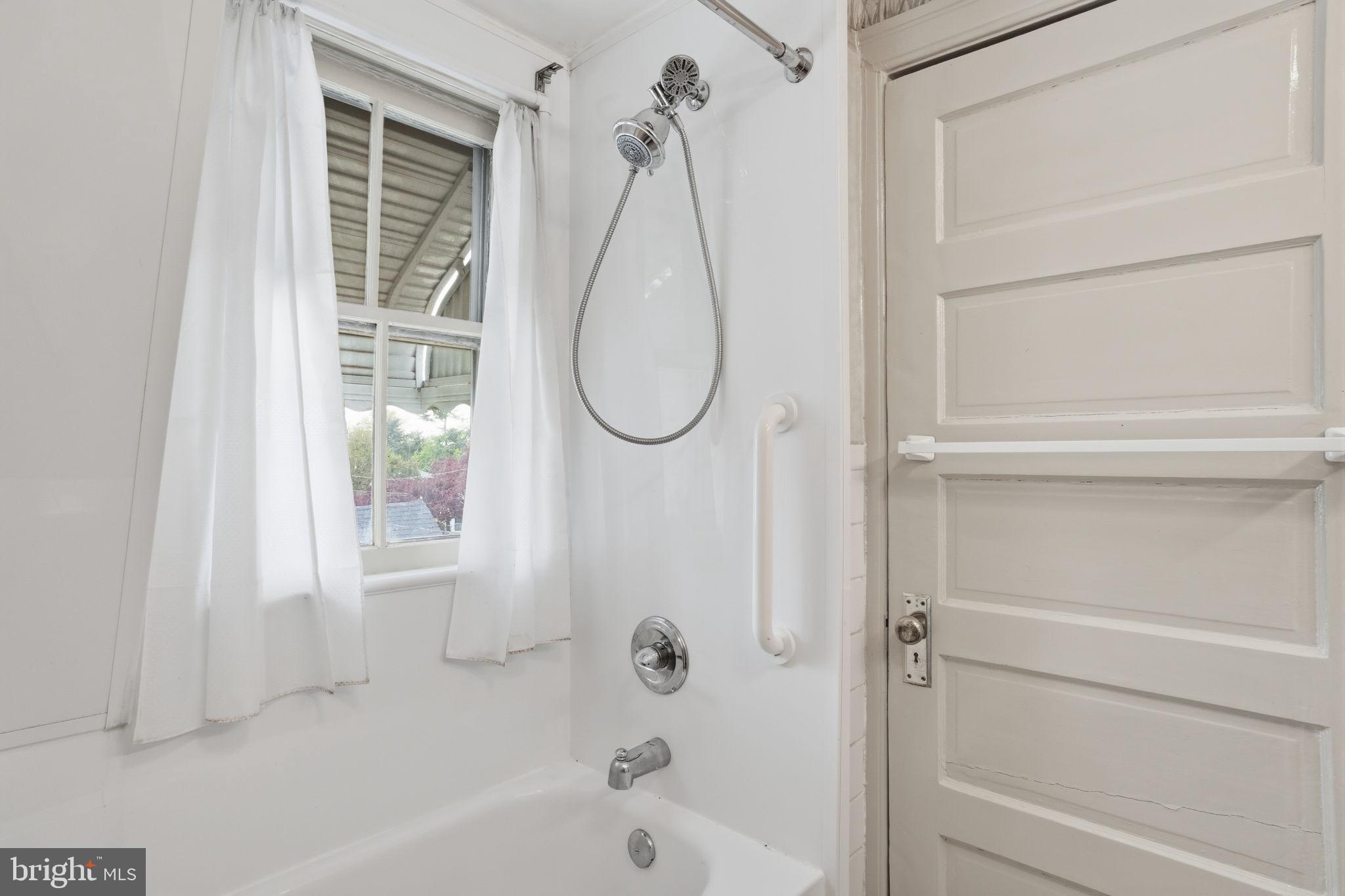 VILLAGE GREEN - Residential